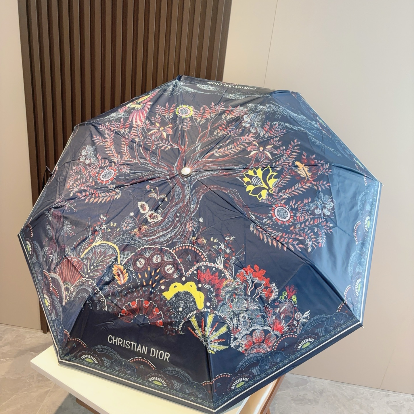  DIOR（迪奥）新款  三折自动折叠晴雨伞  时尚原单代工品质 细节精致 看得见的品质 打破一成不变 