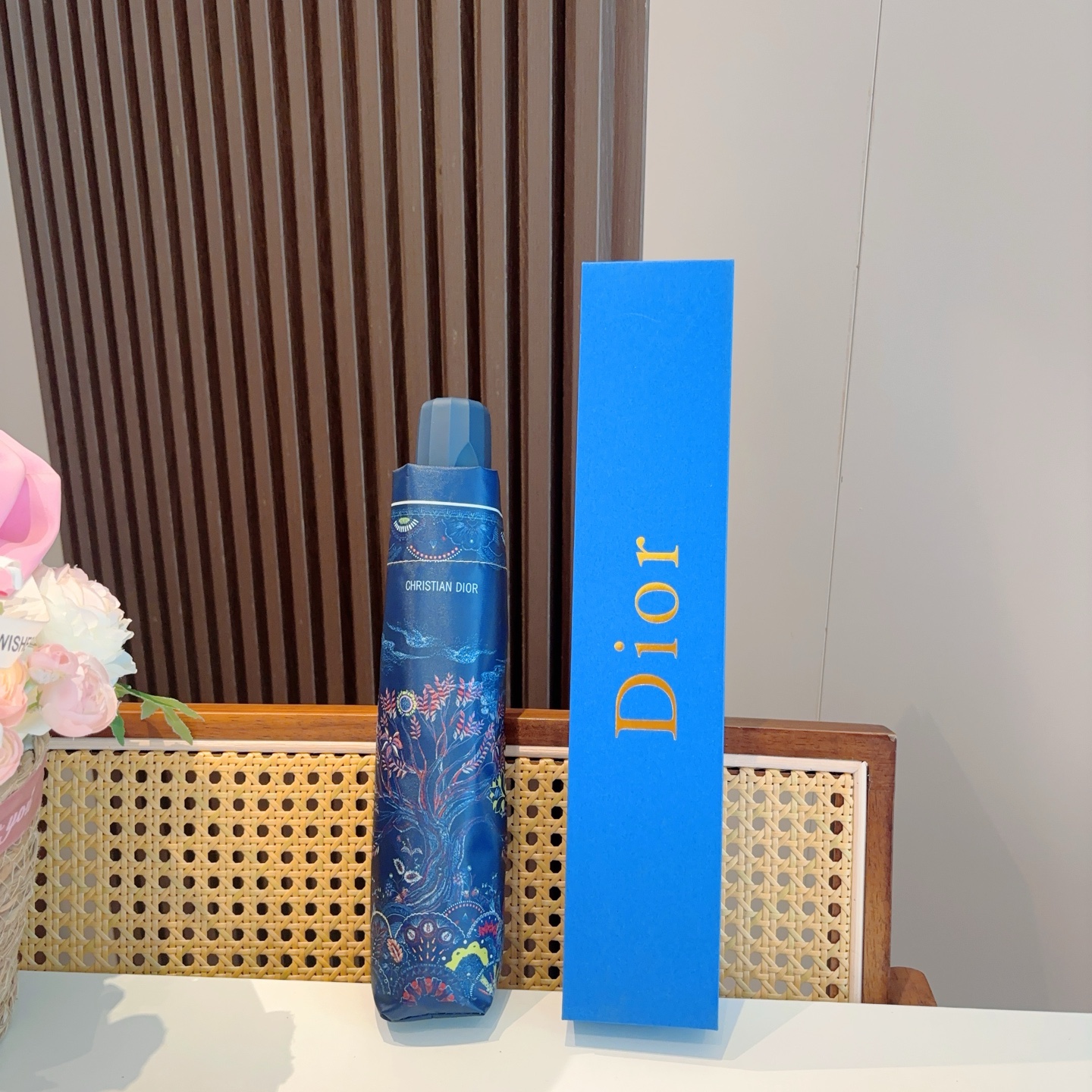  DIOR（迪奥）新款  三折自动折叠晴雨伞  时尚原单代工品质 细节精致 看得见的品质 打破一成不变 