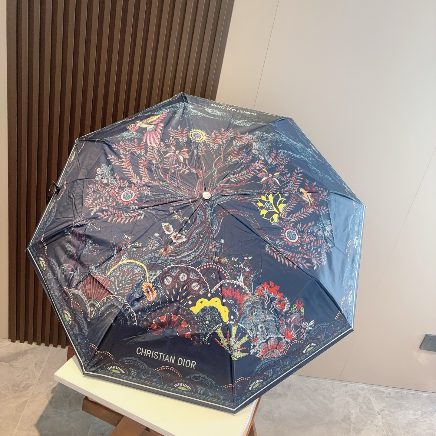  DIOR（迪奥）新款  三折自动折叠晴雨伞  时尚原单代工品质 细节精致 看得见的品质 打破一成不变 