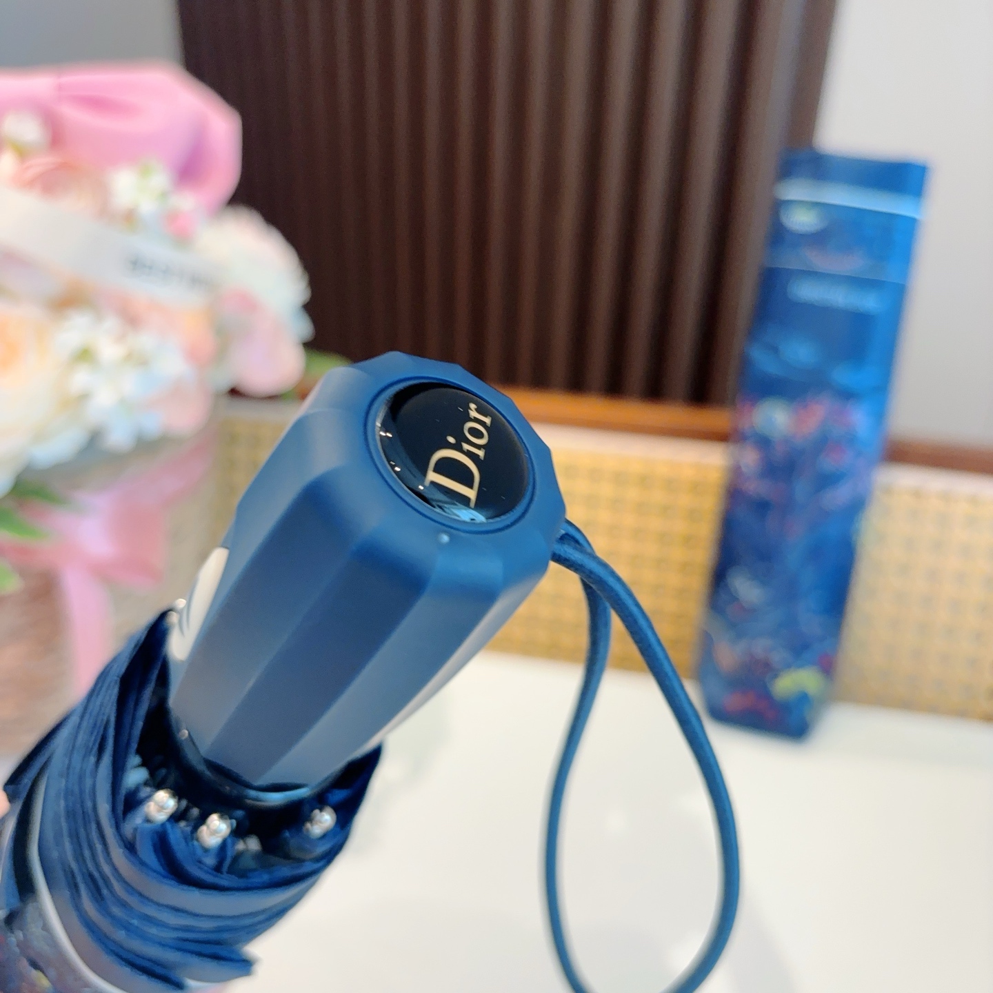  DIOR（迪奥）新款  三折自动折叠晴雨伞  时尚原单代工品质 细节精致 看得见的品质 打破一成不变 