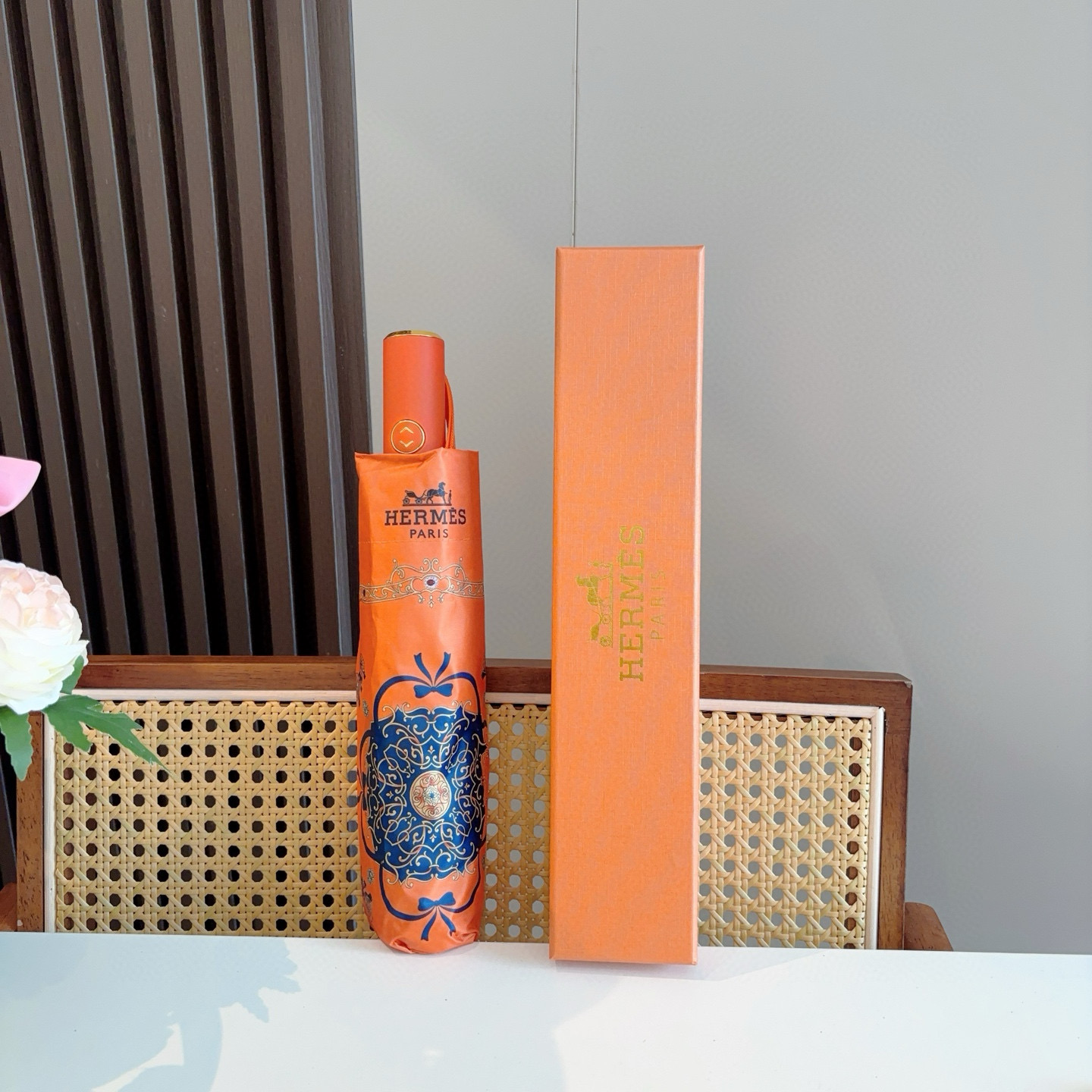 爱马仕（Hermès）   新款 极品H家三折自动伞重磅呈现 以其精湛的工艺技术和源源不断的想像力 新涂
