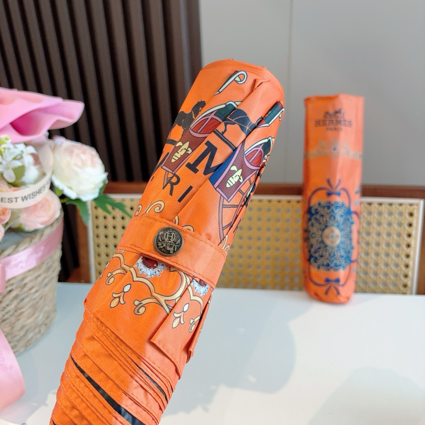 爱马仕（Hermès）   新款 极品H家三折自动伞重磅呈现 以其精湛的工艺技术和源源不断的想像力 新涂