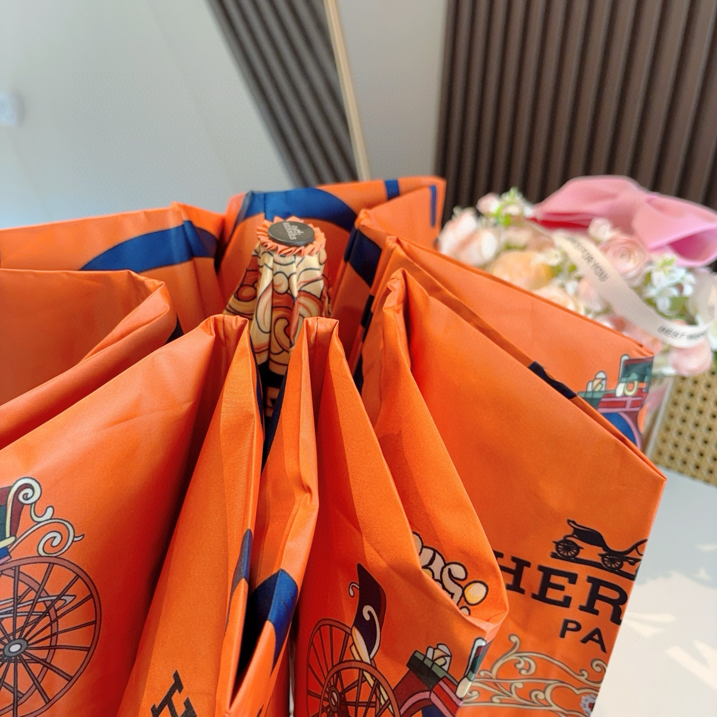 爱马仕（Hermès）   新款 极品H家三折自动伞重磅呈现 以其精湛的工艺技术和源源不断的想像力 新涂