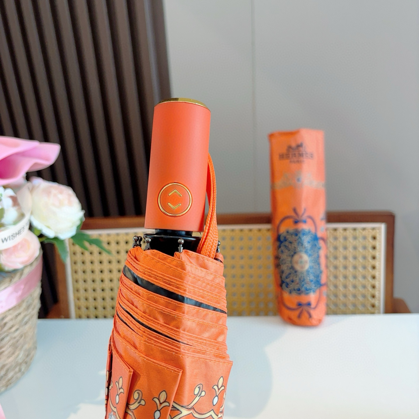 爱马仕（Hermès）   新款 极品H家三折自动伞重磅呈现 以其精湛的工艺技术和源源不断的想像力 新涂