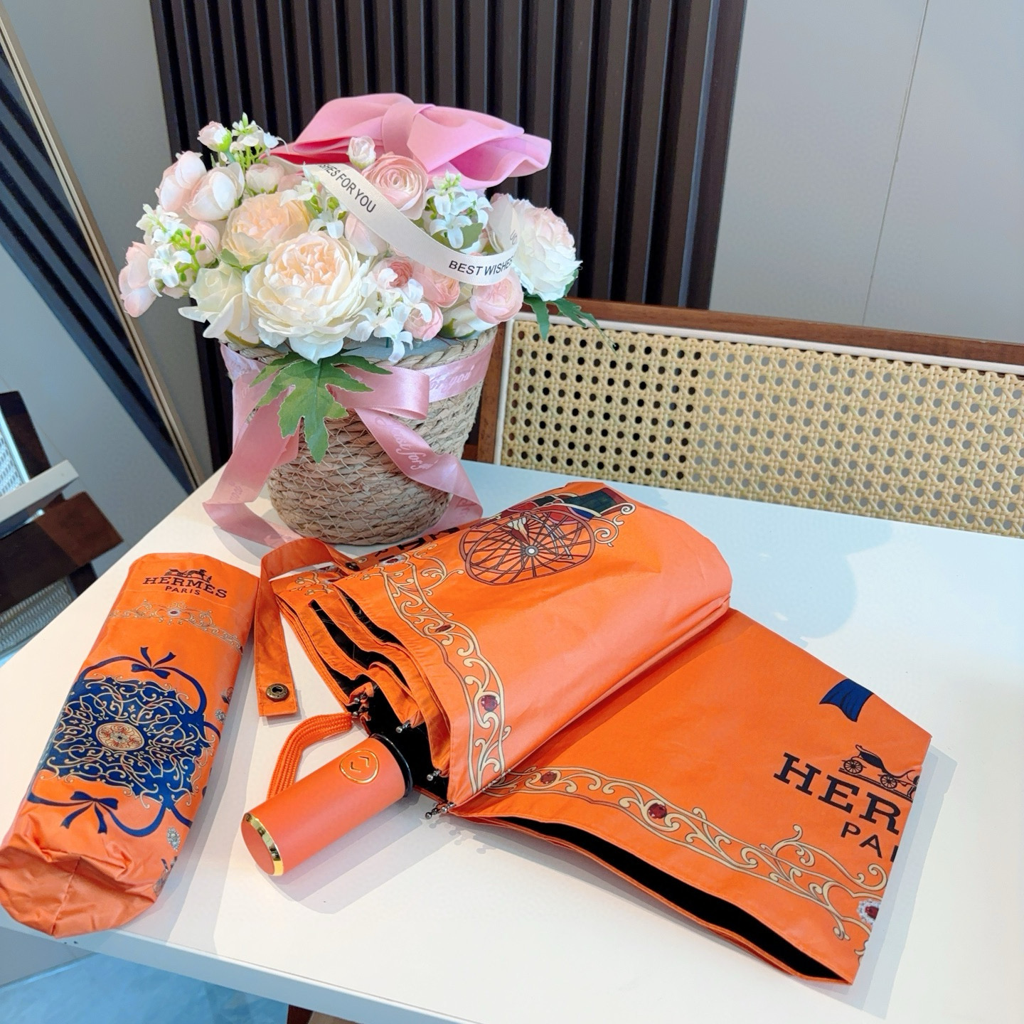 爱马仕（Hermès）   新款 极品H家三折自动伞重磅呈现 以其精湛的工艺技术和源源不断的想像力 新涂