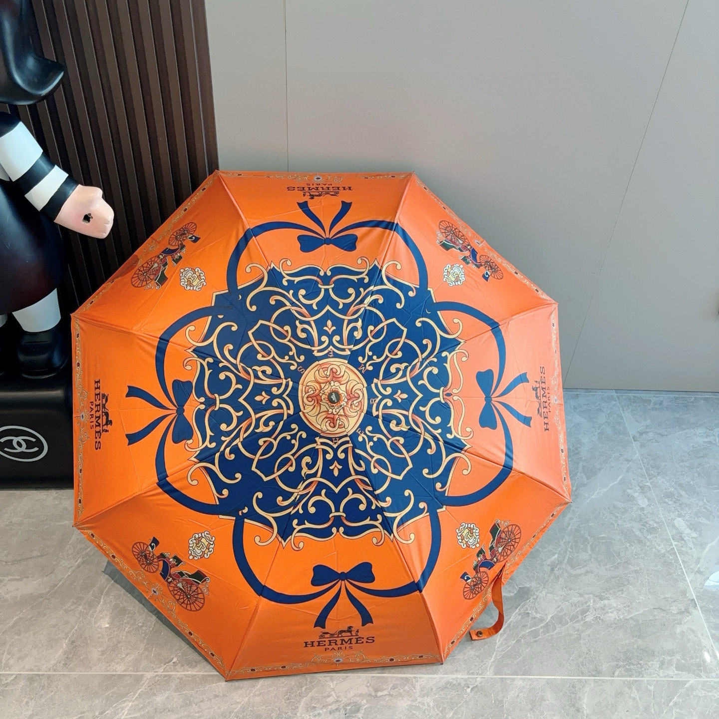 爱马仕（Hermès）   新款 极品H家三折自动伞重磅呈现 以其精湛的工艺技术和源源不断的想像力 新涂