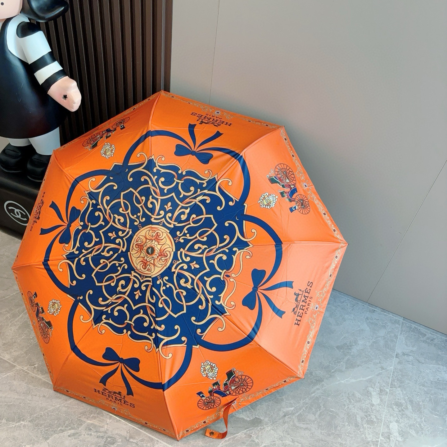 爱马仕（Hermès）   新款 极品H家三折自动伞重磅呈现 以其精湛的工艺技术和源源不断的想像力 新涂
