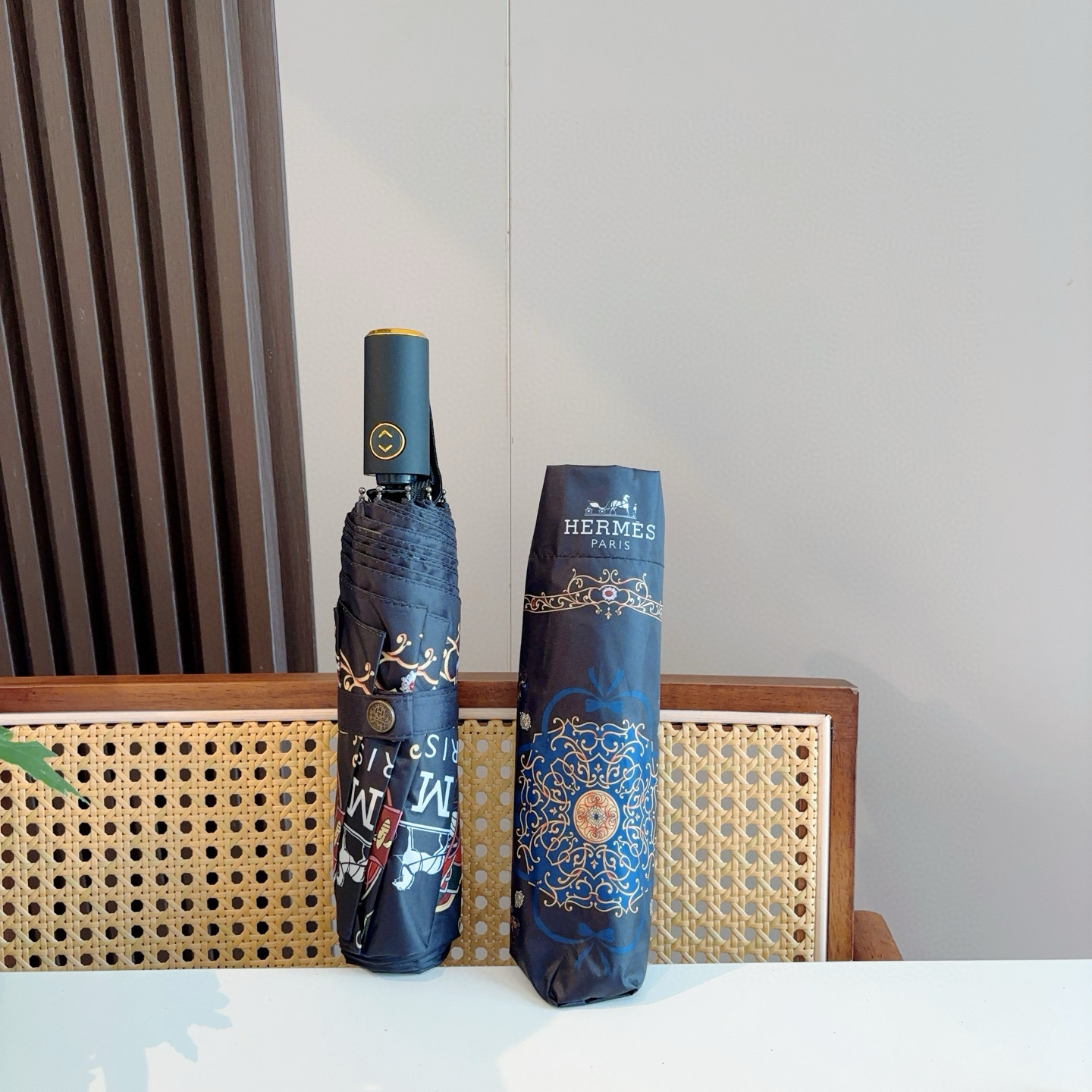 爱马仕（Hermès）   新款 极品H家三折自动伞重磅呈现 以其精湛的工艺技术和源源不断的想像力 新涂