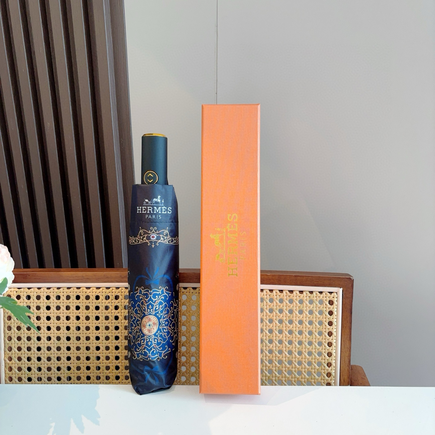 爱马仕（Hermès）   新款 极品H家三折自动伞重磅呈现 以其精湛的工艺技术和源源不断的想像力 新涂