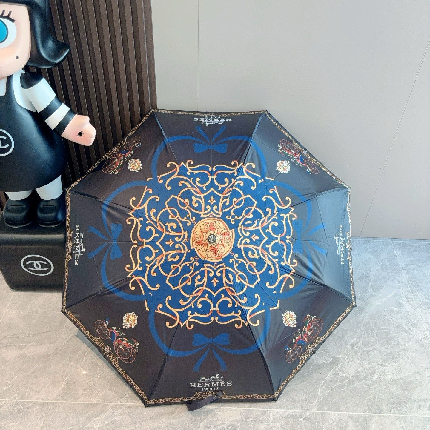 爱马仕（Hermès）   新款 极品H家三折自动伞重磅呈现 以其精湛的工艺技术和源源不断的想像力 新涂