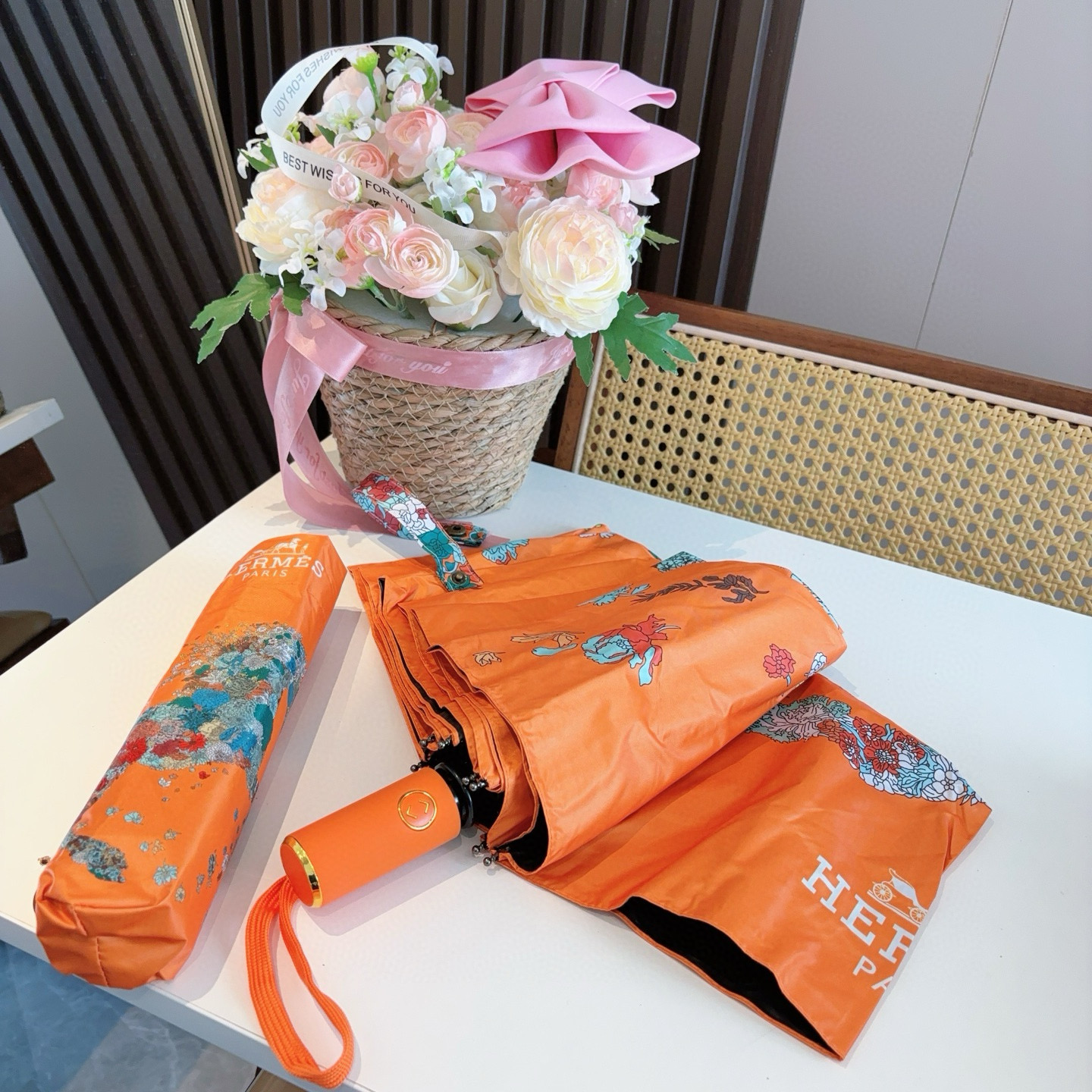 爱马仕（Hermès）   新款 极品H家三折自动伞重磅呈现 以其精湛的工艺技术和源源不断的想像力 新涂