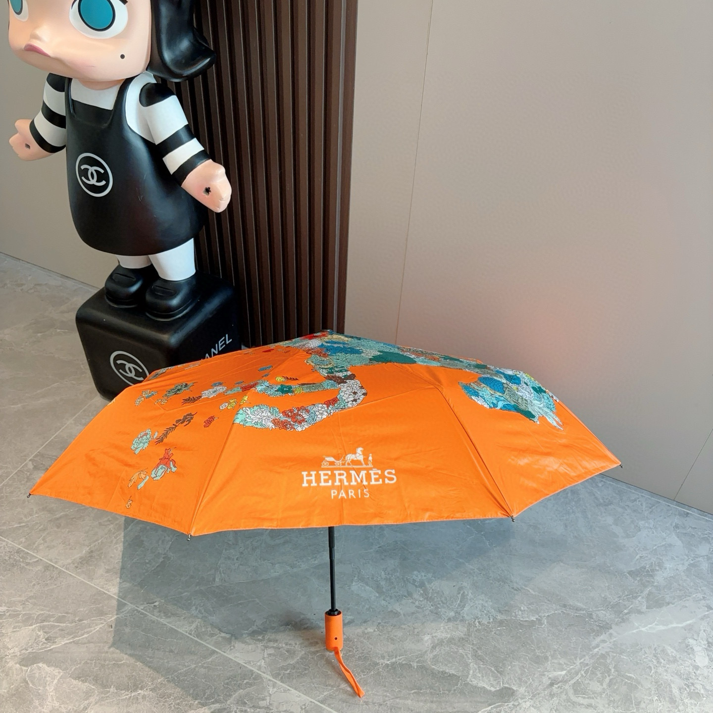 爱马仕（Hermès）   新款 极品H家三折自动伞重磅呈现 以其精湛的工艺技术和源源不断的想像力 新涂