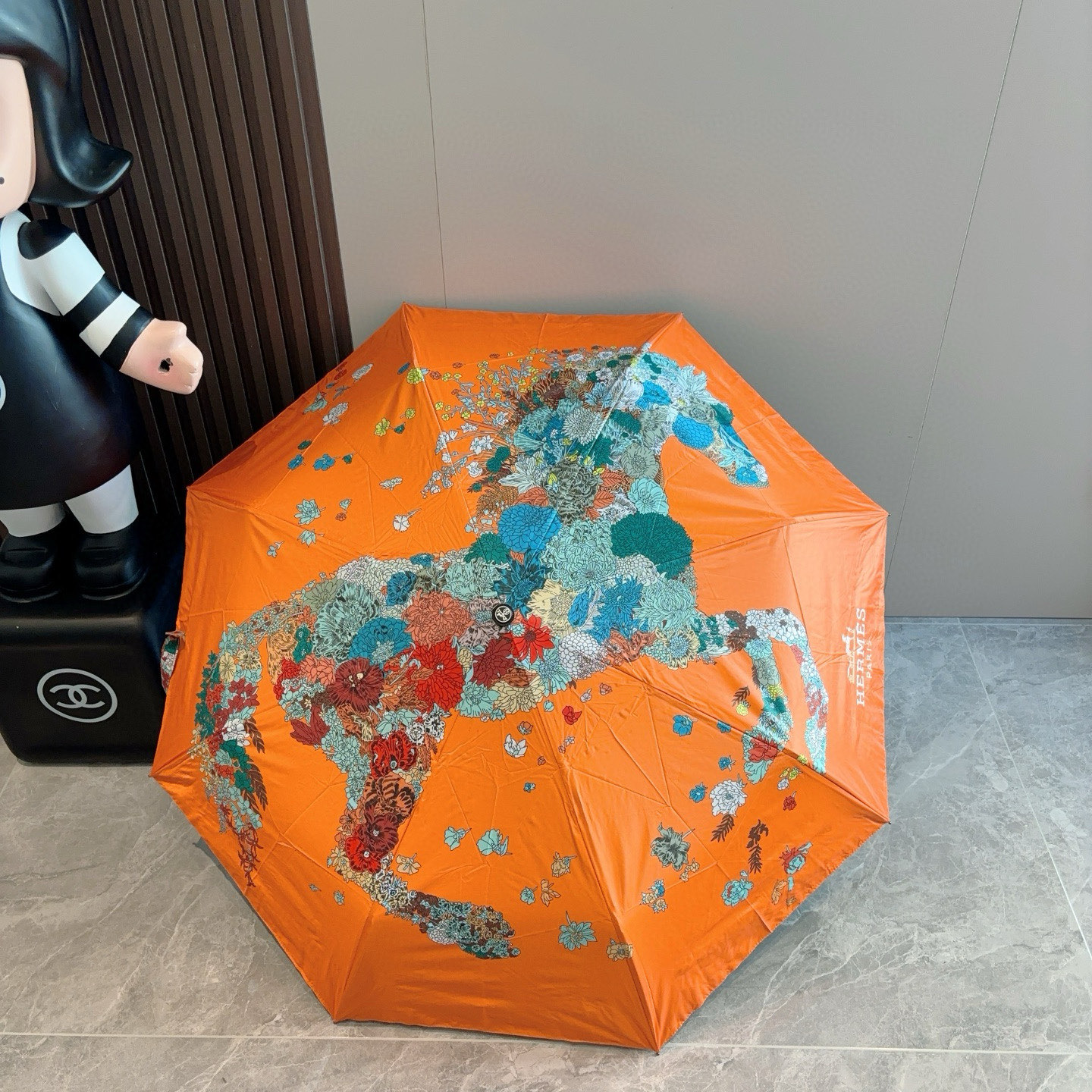 爱马仕（Hermès）   新款 极品H家三折自动伞重磅呈现 以其精湛的工艺技术和源源不断的想像力 新涂