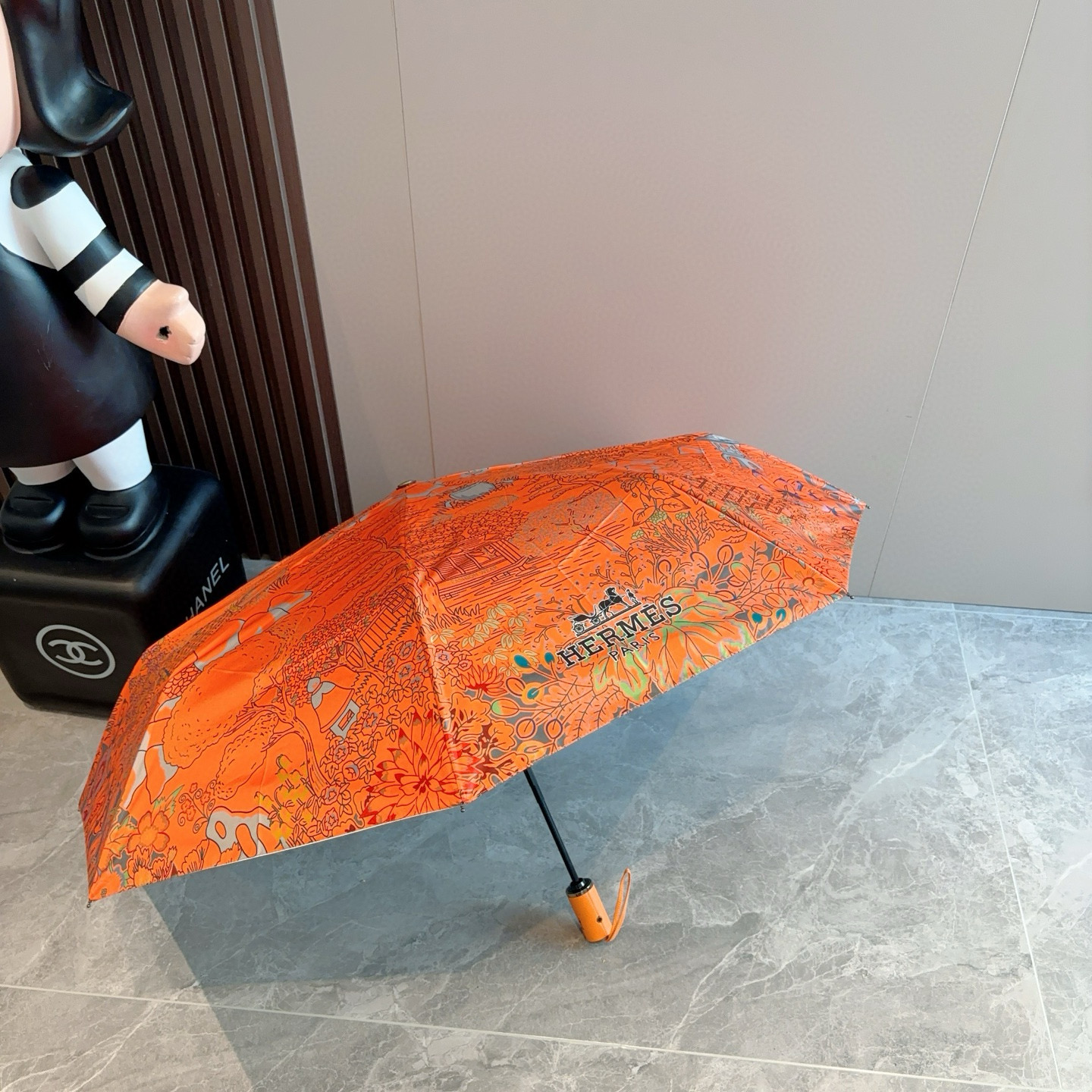 爱马仕（Hermès）   新款 极品H家三折自动伞重磅呈现 以其精湛的工艺技术和源源不断的想像力 新涂
