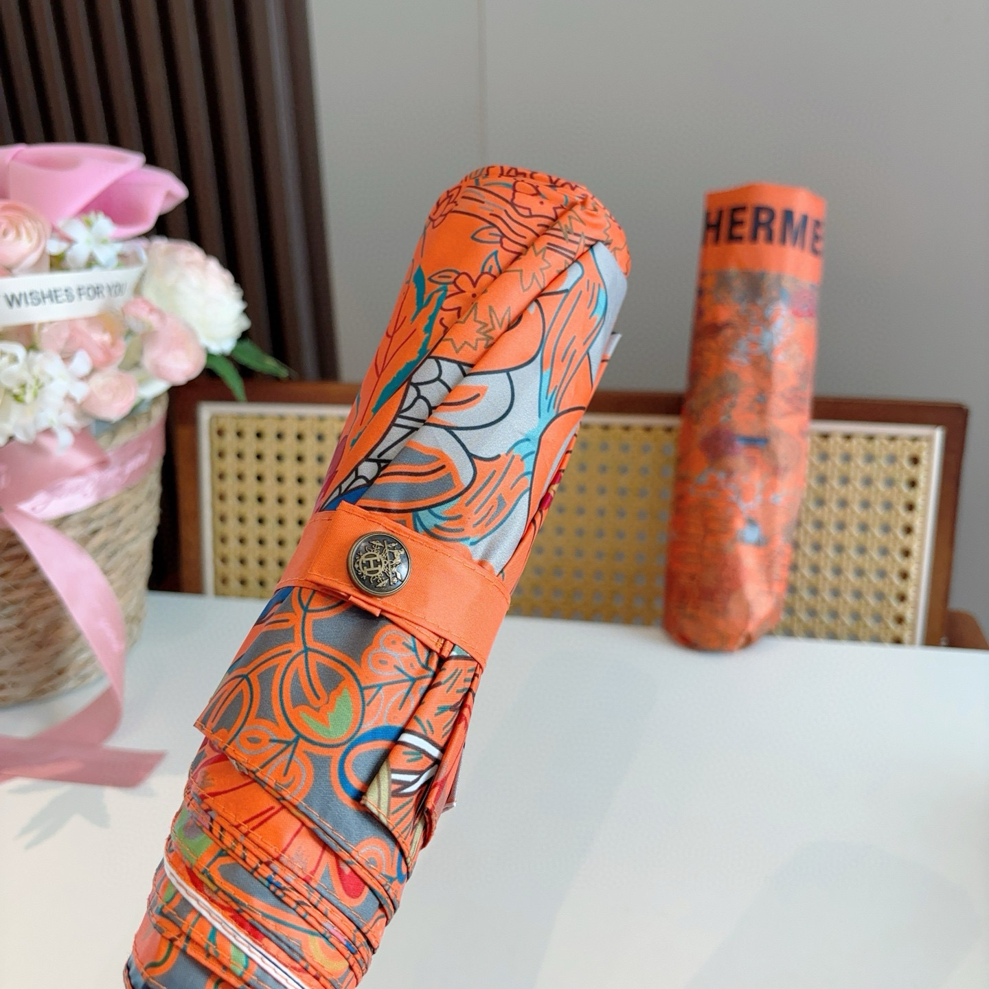 爱马仕（Hermès）   新款 极品H家三折自动伞重磅呈现 以其精湛的工艺技术和源源不断的想像力 新涂