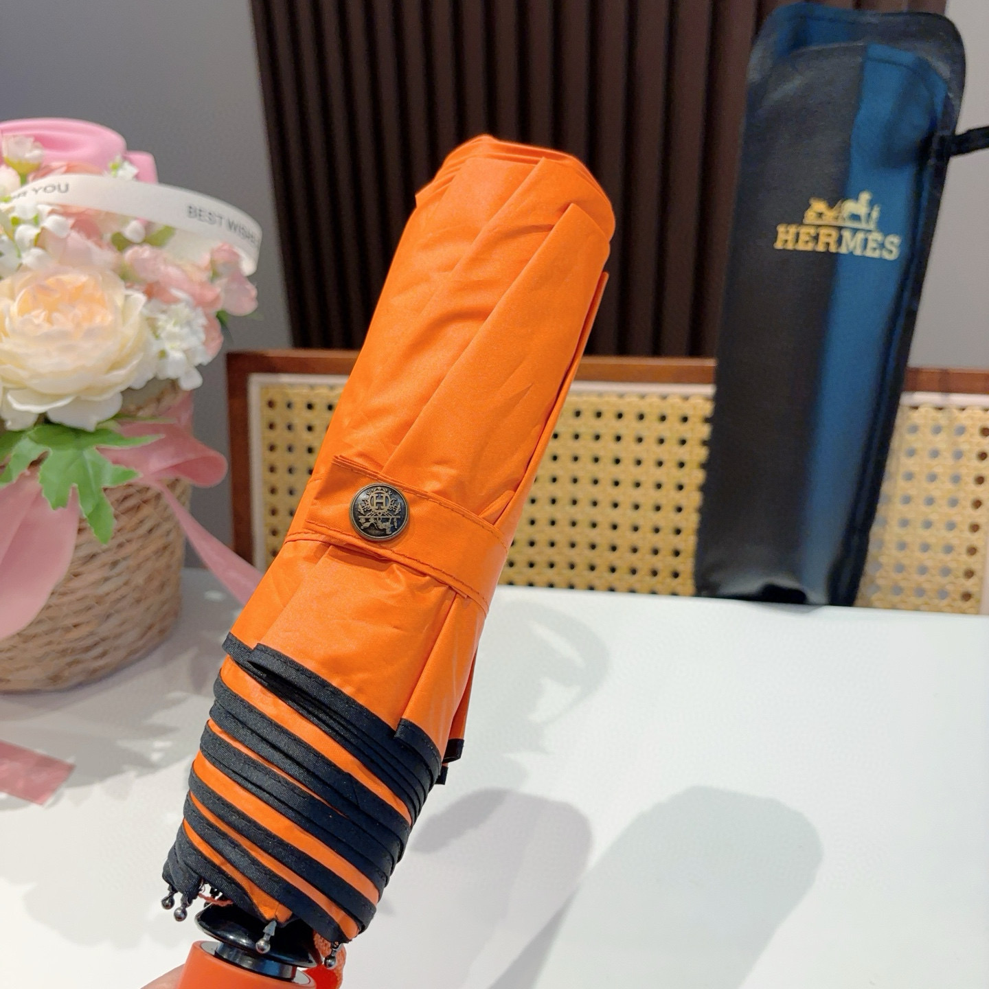 爱马仕（Hermès）   新款 极品H家三折自动伞重磅呈现 以其精湛的工艺技术和源源不断的想像力 新涂