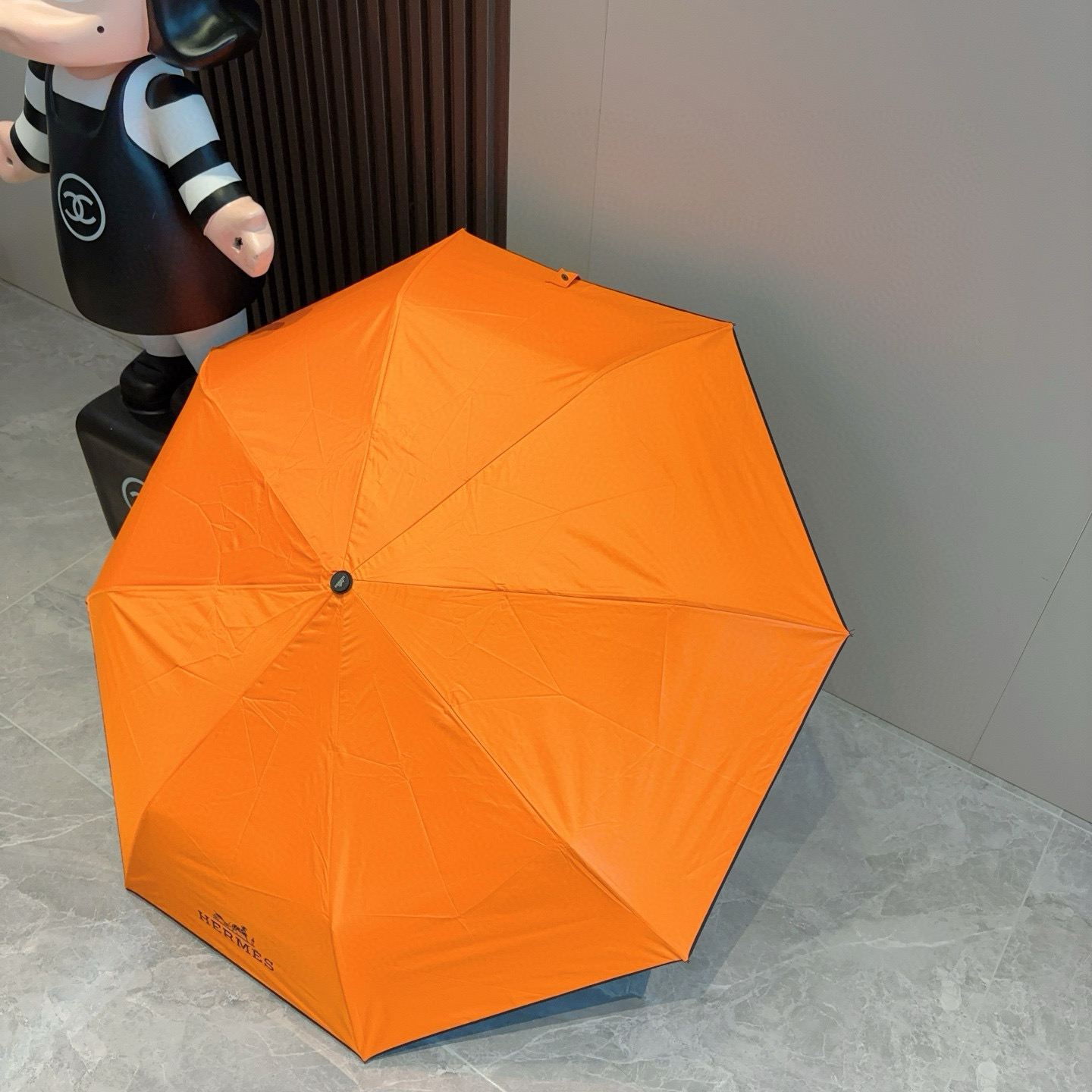 爱马仕（Hermès）   新款 极品H家三折自动伞重磅呈现 以其精湛的工艺技术和源源不断的想像力 新涂