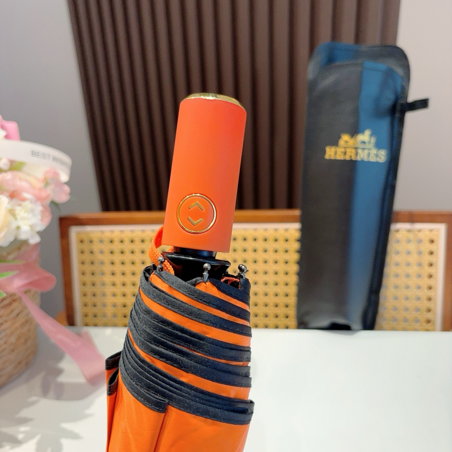 爱马仕（Hermès）   新款 极品H家三折自动伞重磅呈现 以其精湛的工艺技术和源源不断的想像力 新涂