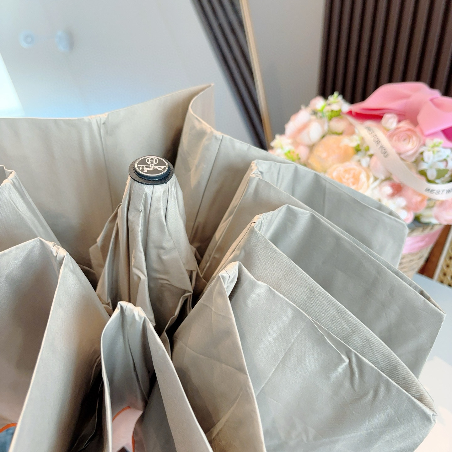 爱马仕（Hermès）   新款 极品H家三折自动伞重磅呈现 以其精湛的工艺技术和源源不断的想像力 新涂