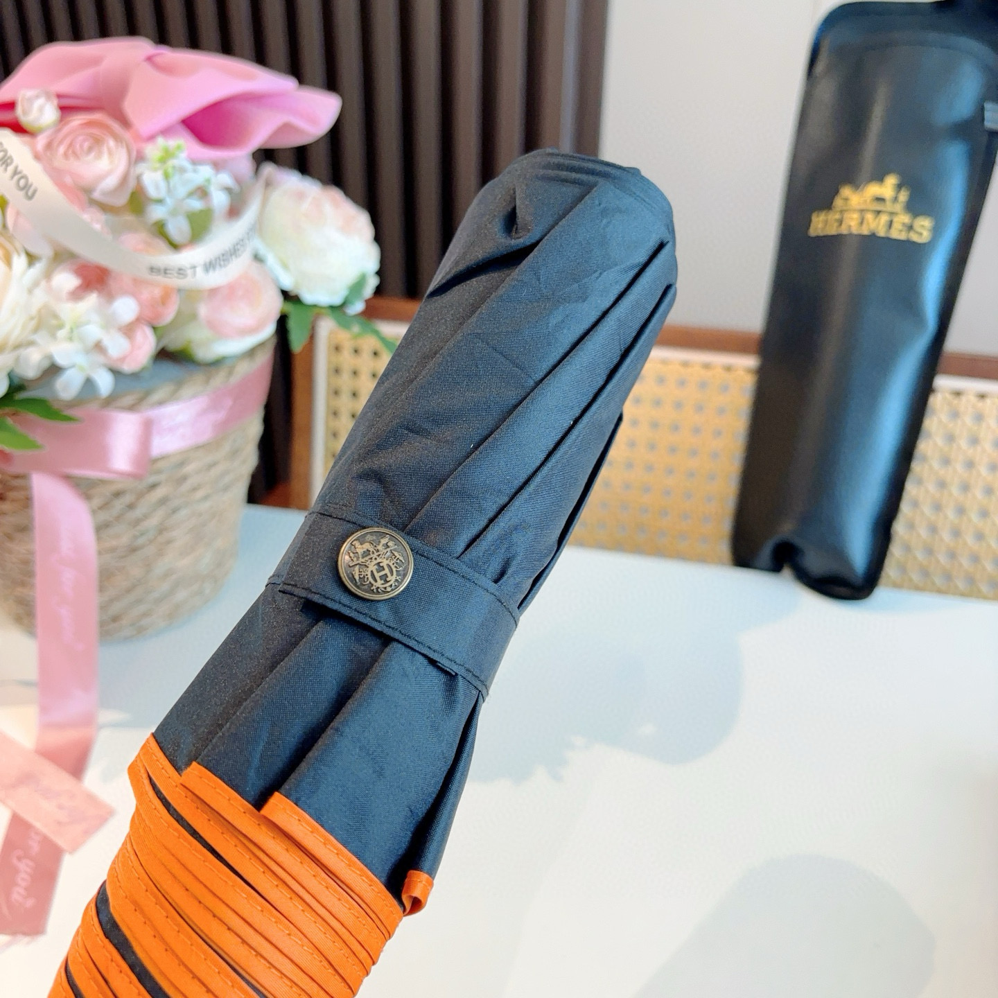 爱马仕（Hermès）   新款 极品H家三折自动伞重磅呈现 以其精湛的工艺技术和源源不断的想像力 新涂