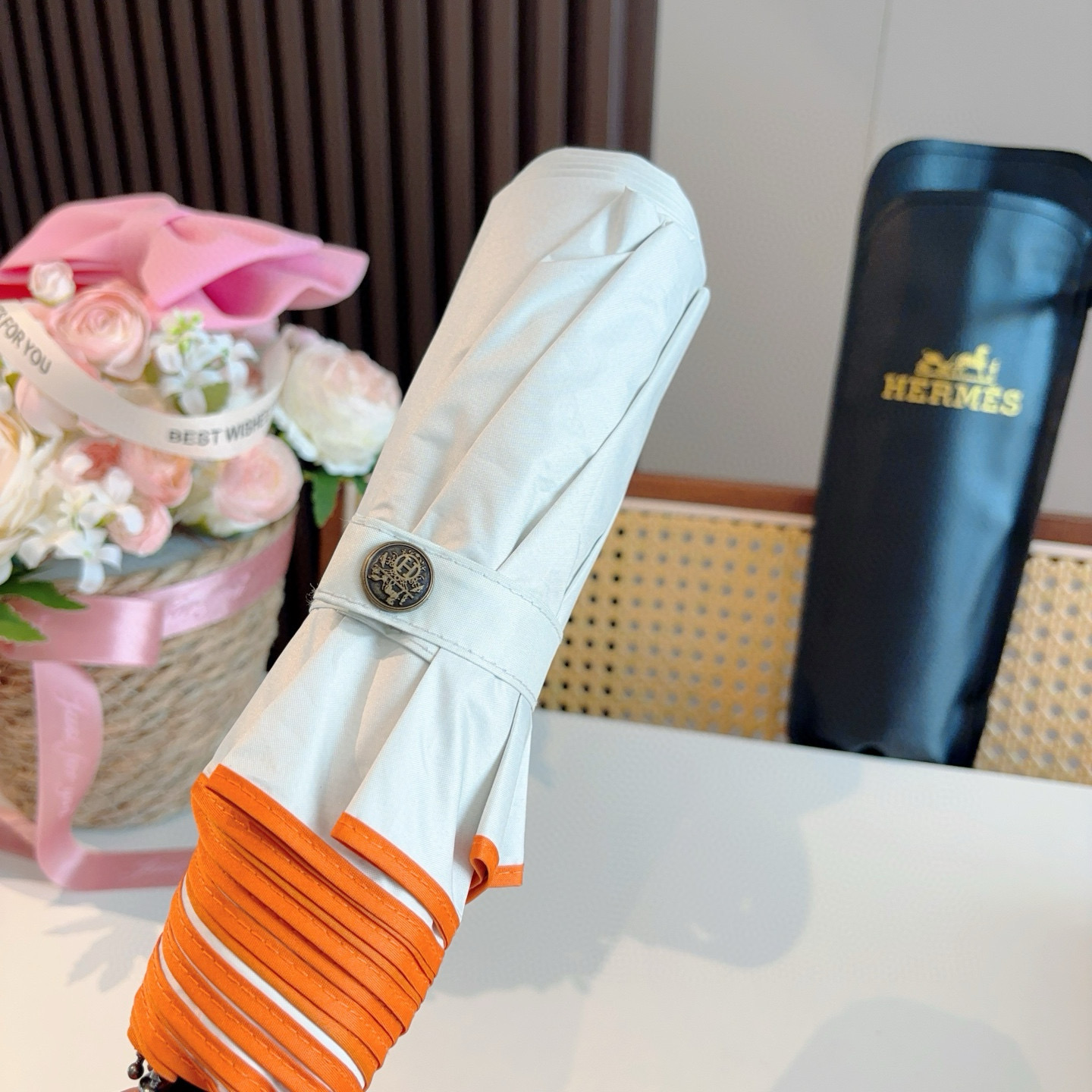 爱马仕（Hermès）   新款 极品H家三折自动伞重磅呈现 以其精湛的工艺技术和源源不断的想像力 新涂