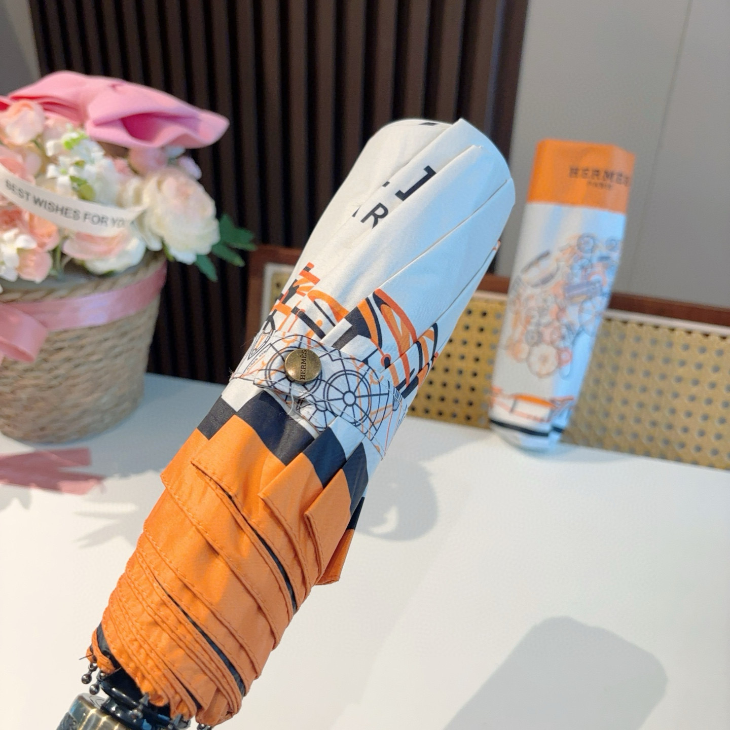 爱马仕（Hermès）   新款 极品H家三折自动伞重磅呈现 以其精湛的工艺技术和源源不断的想像力 新涂