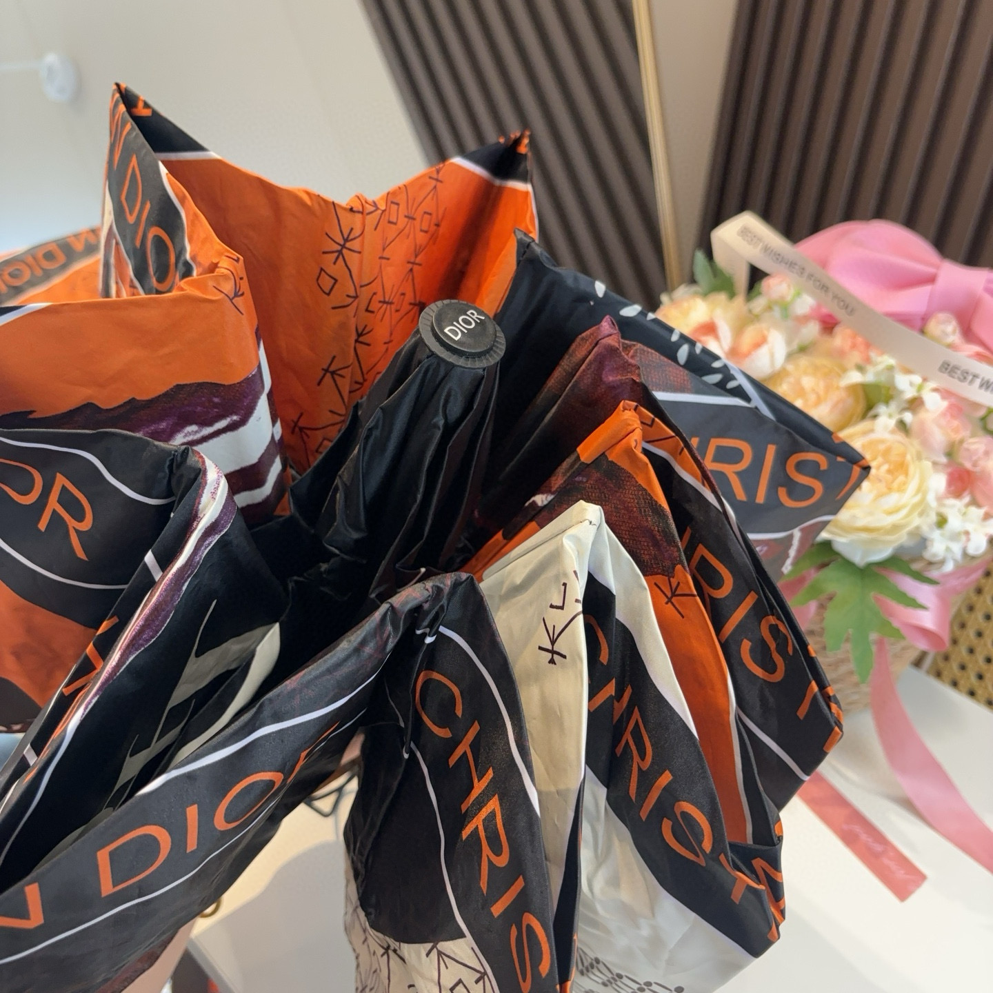 DIOR（迪奥）三折自动折叠晴雨伞  时尚原单代工品质 细节精致 看得见的品质 打破一成不变 色泽纯正