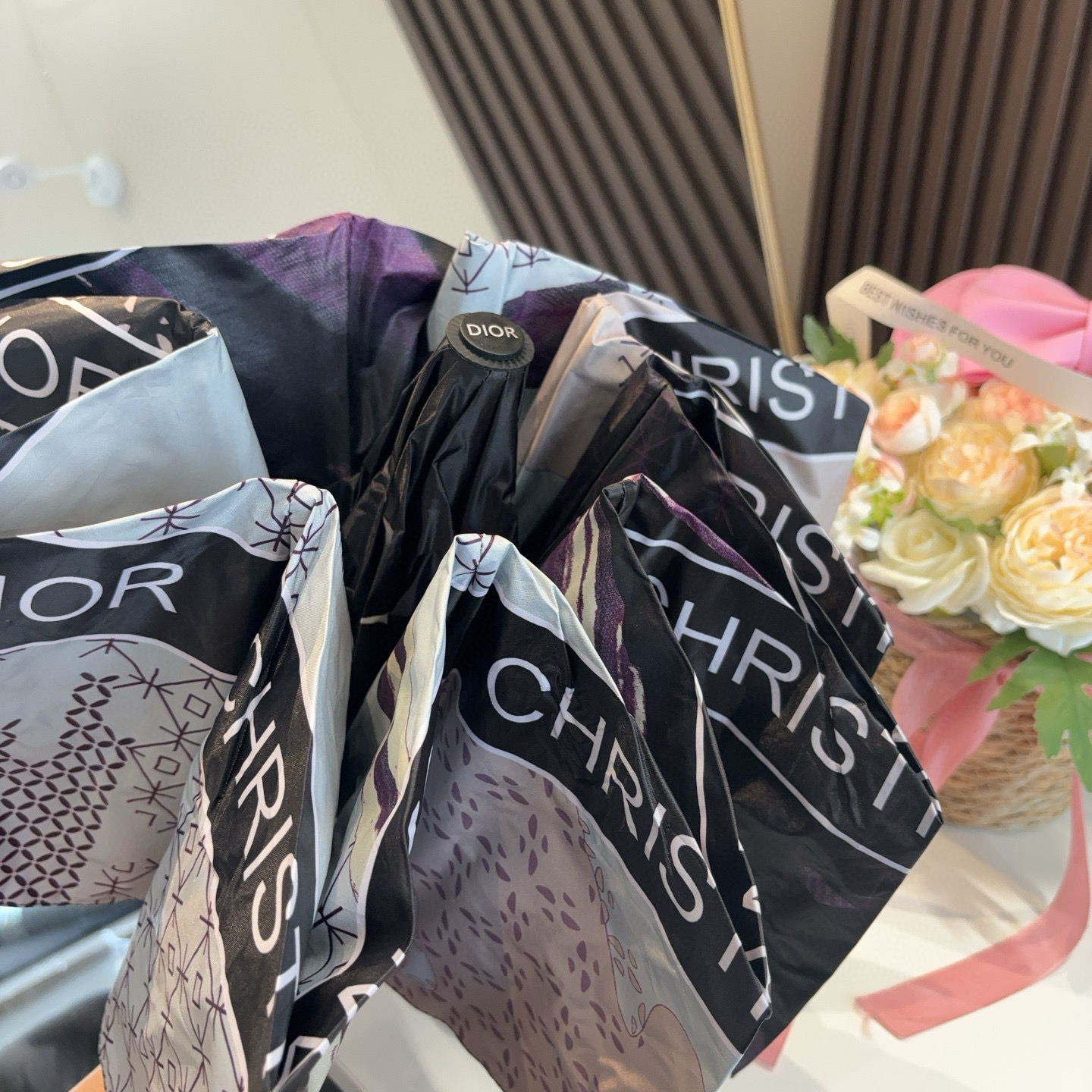  DIOR（迪奥）三折自动折叠晴雨伞  时尚原单代工品质 细节精致 看得见的品质 打破一成不变 色泽纯正