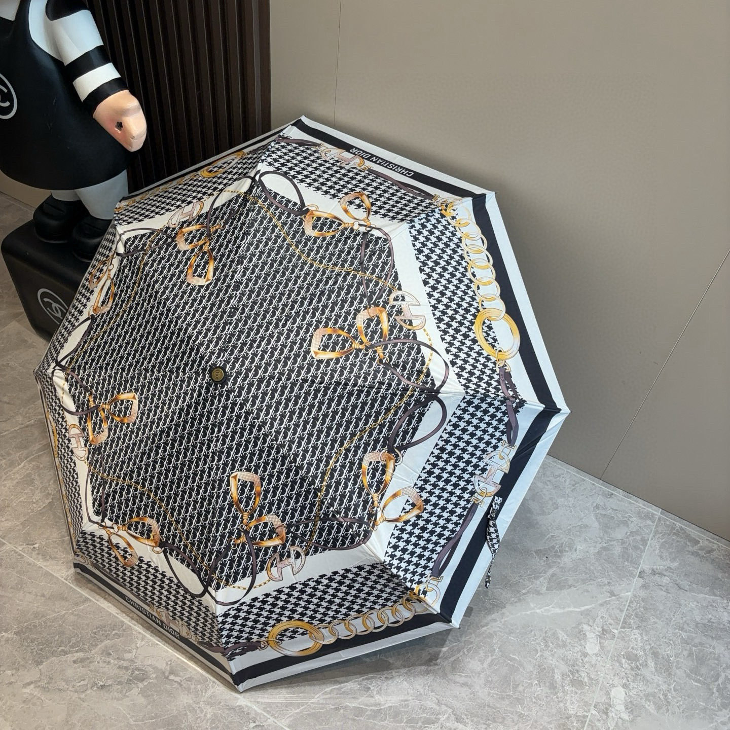  DIOR（迪奥）三折自动折叠晴雨伞  时尚原单代工品质 细节精致 看得见的品质 打破一成不变 色泽纯正