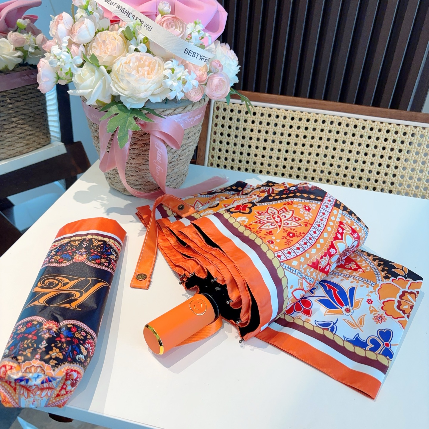 爱马仕（Hermès）   新款 极品H家三折自动伞重磅呈现 以其精湛的工艺技术和源源不断的想像力 新涂