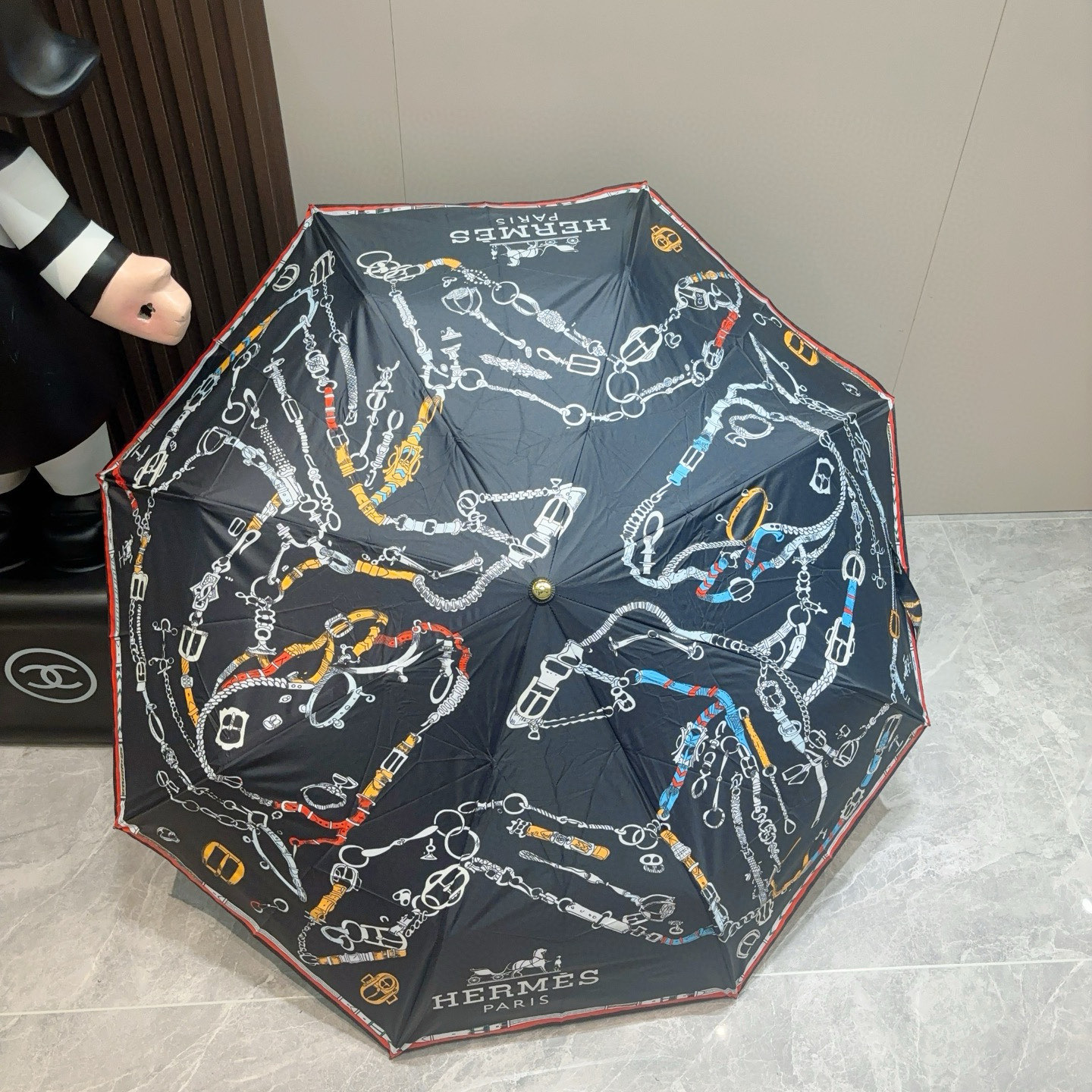 爱马仕（Hermès）   新款 极品H家三折自动伞重磅呈现 以其精湛的工艺技术和源源不断的想像力 新涂