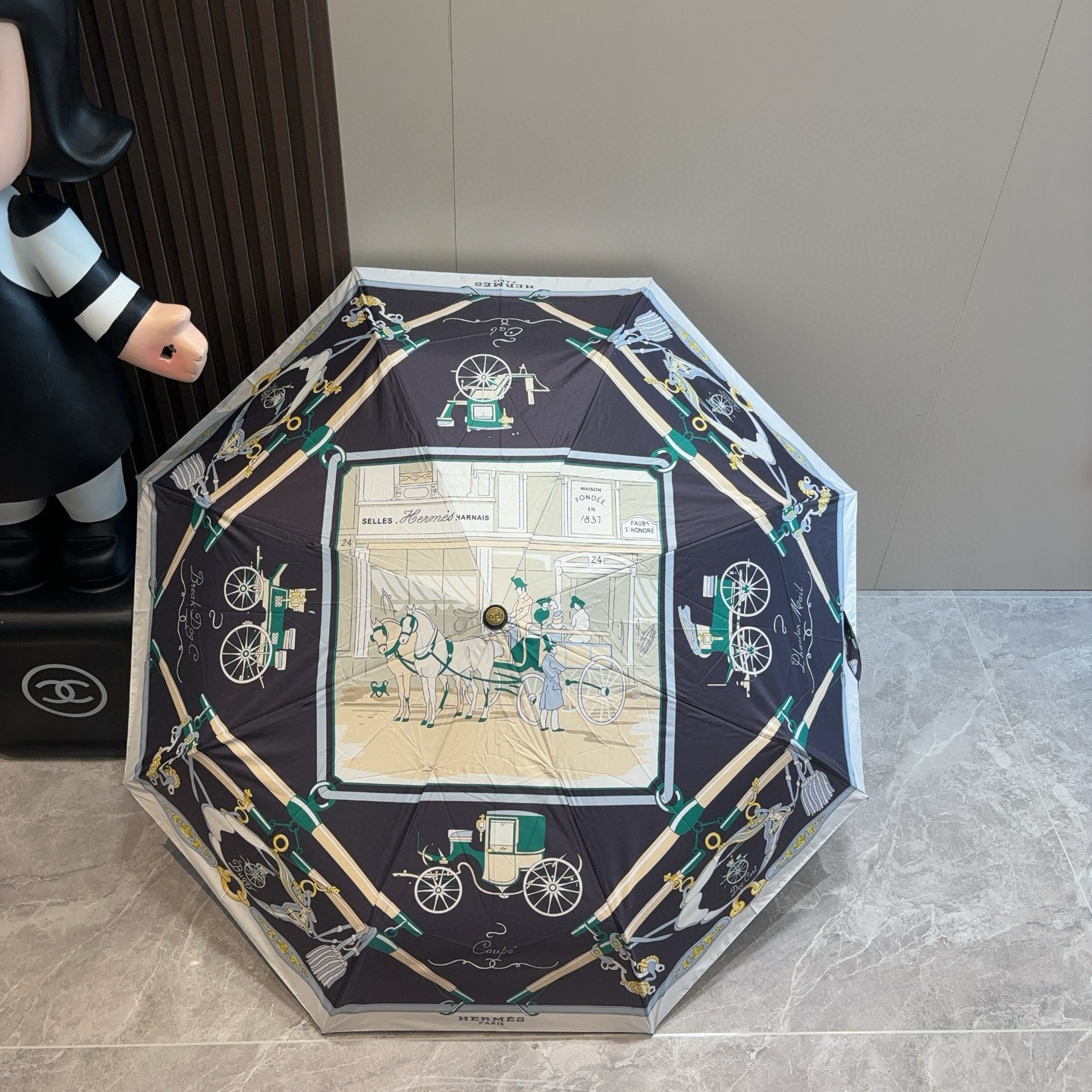 爱马仕（Hermès）   新款 极品H家三折自动伞重磅呈现 以其精湛的工艺技术和源源不断的想像力 新涂