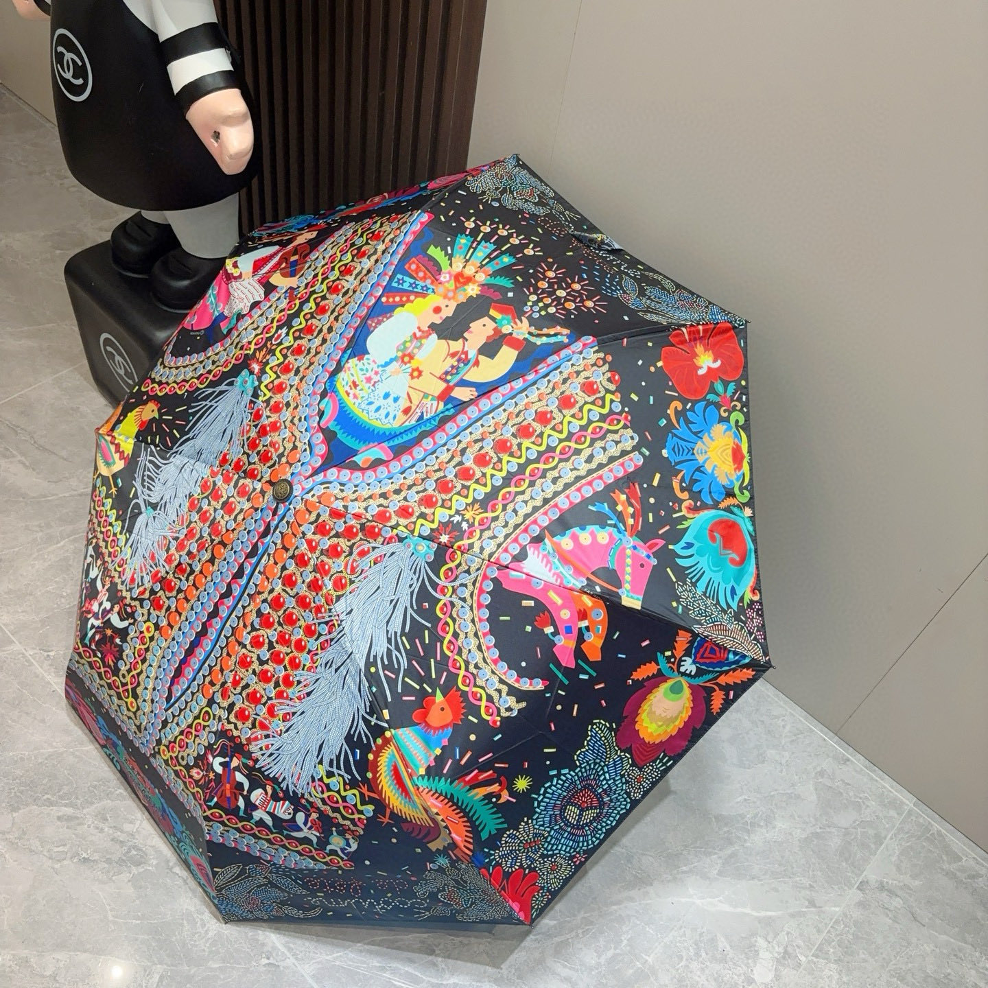 爱马仕（Hermès）   新款 极品H家三折自动伞重磅呈现 以其精湛的工艺技术和源源不断的想像力 新涂