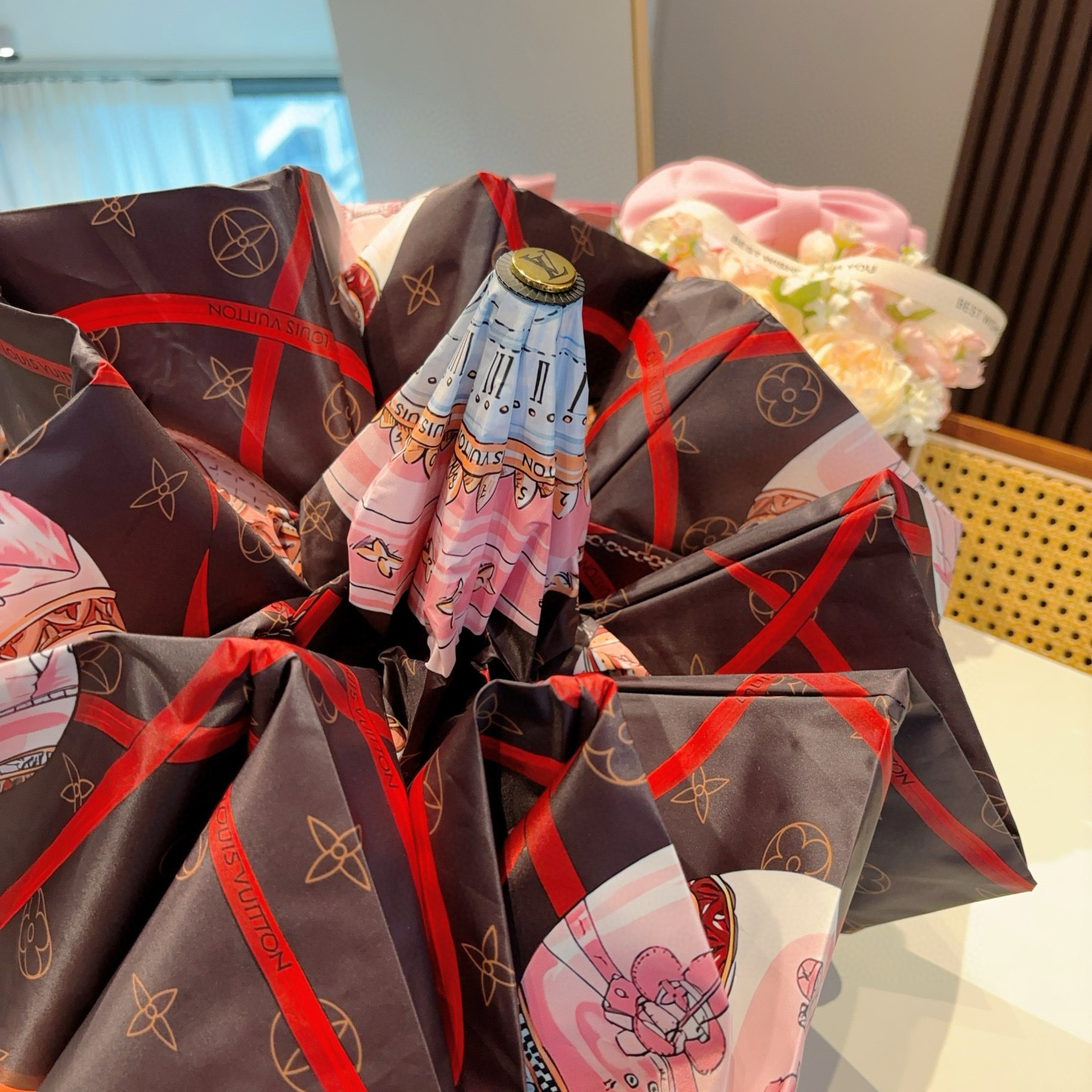  LOUIS VUITTON （路易威登）2025新款 经典字母 三折自动折叠晴雨伞 新涂层技术深色伞面