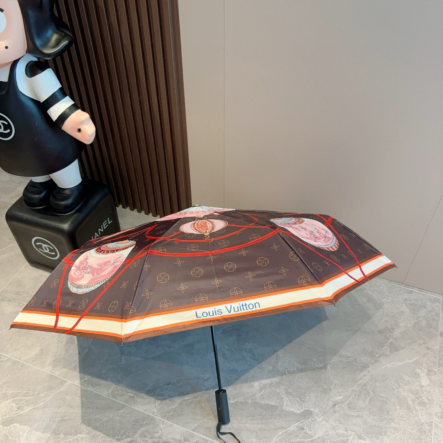  LOUIS VUITTON （路易威登）2025新款 经典字母 三折自动折叠晴雨伞 新涂层技术深色伞面