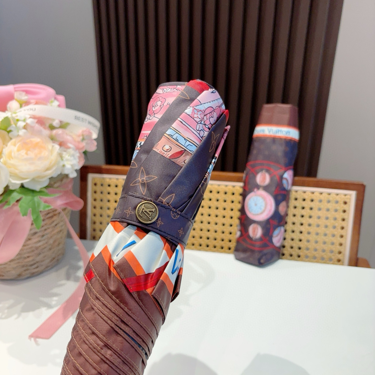  LOUIS VUITTON （路易威登）2025新款 经典字母 三折自动折叠晴雨伞 新涂层技术深色伞面