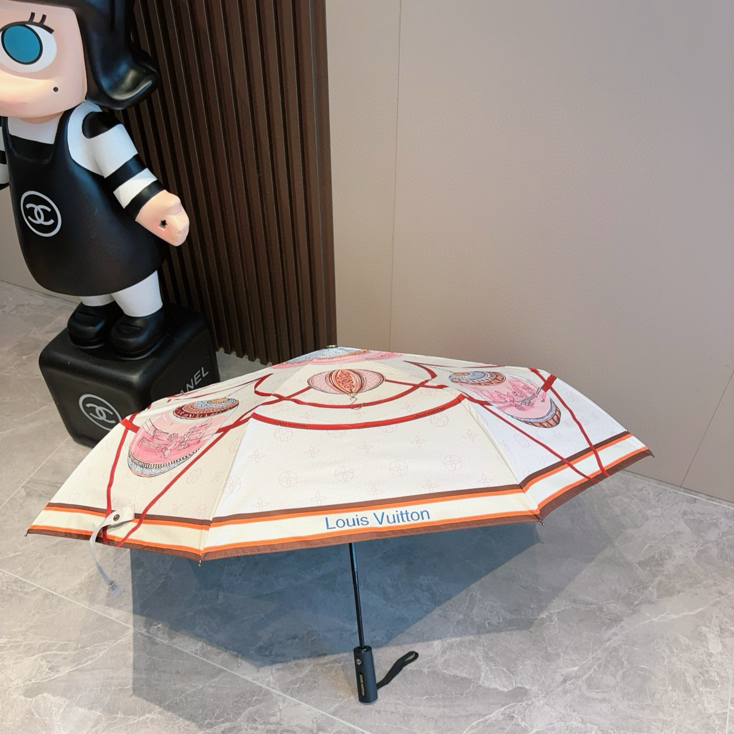  LOUIS VUITTON （路易威登）2025新款 经典字母 三折自动折叠晴雨伞 新涂层技术深色伞面