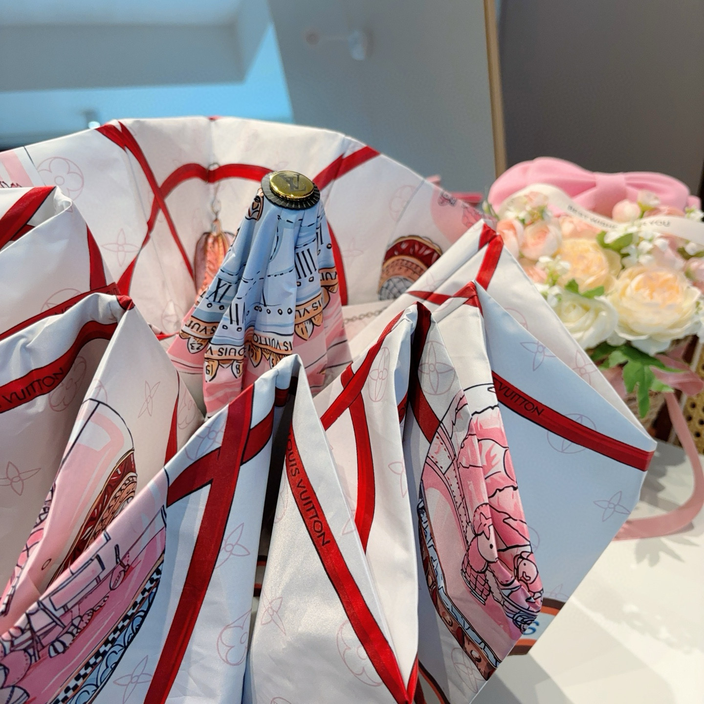  LOUIS VUITTON （路易威登）2025新款 经典字母 三折自动折叠晴雨伞 新涂层技术深色伞面
