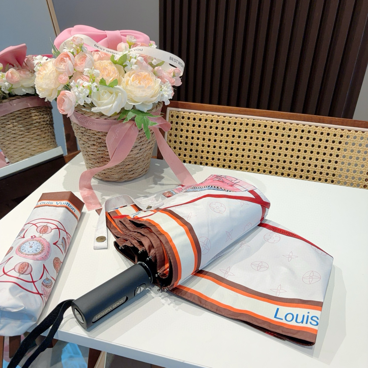  LOUIS VUITTON （路易威登）2025新款 经典字母 三折自动折叠晴雨伞 新涂层技术深色伞面