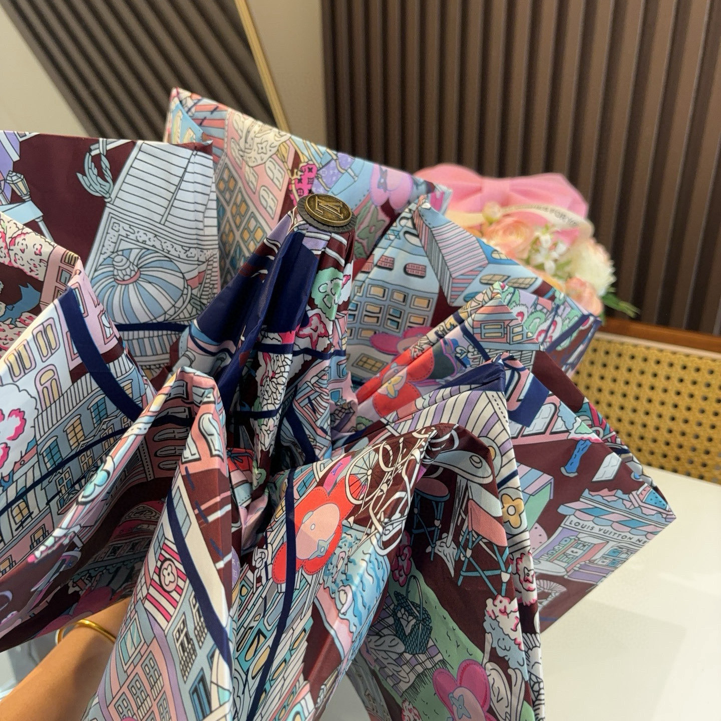  LOUIS VUITTON （路易威登）2025新款 经典字母 三折自动折叠晴雨伞 新涂层技术深色伞面