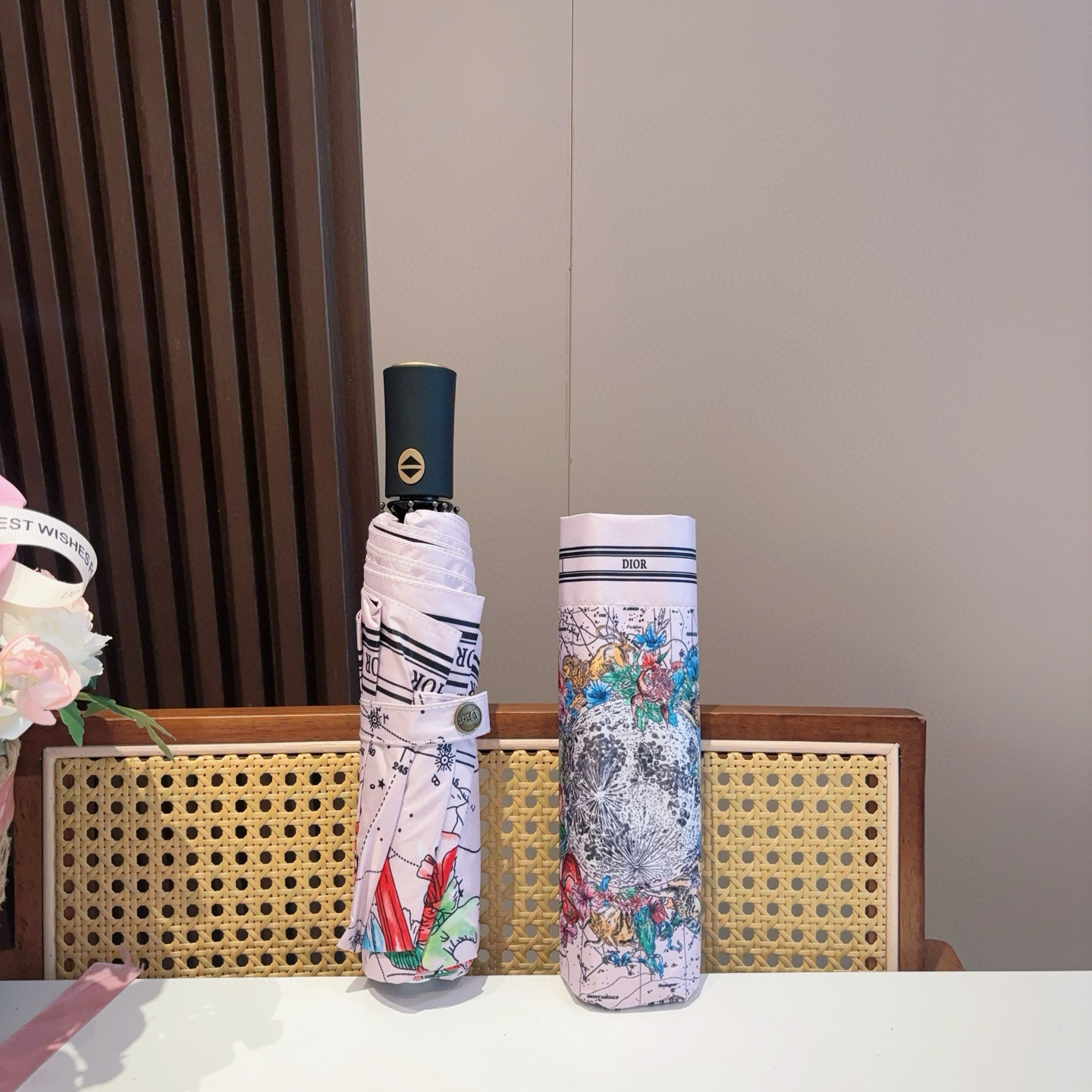  DIOR（迪奥）三折自动折叠晴雨伞  时尚原单代工品质 细节精致 看得见的品质 打破一成不变 色泽纯正