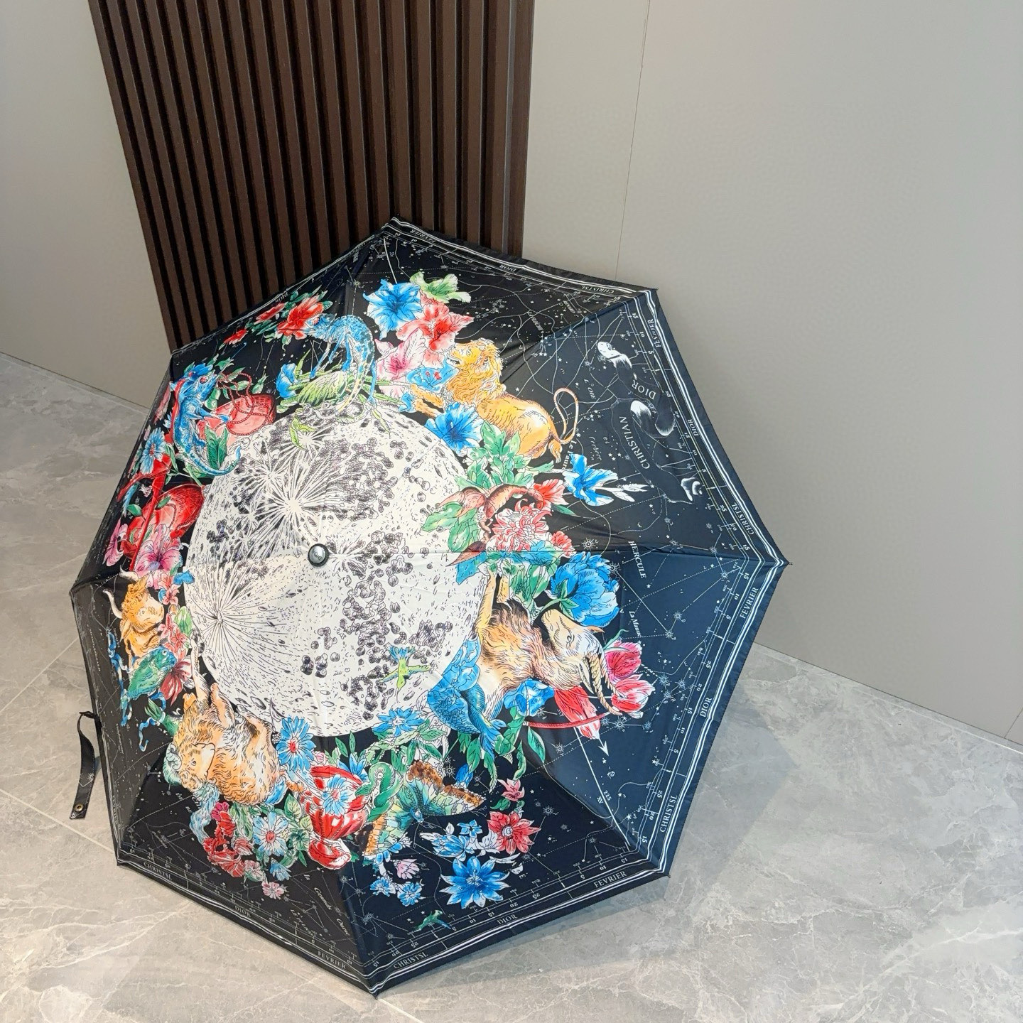  DIOR（迪奥）三折自动折叠晴雨伞  时尚原单代工品质 细节精致 看得见的品质 打破一成不变 色泽纯正