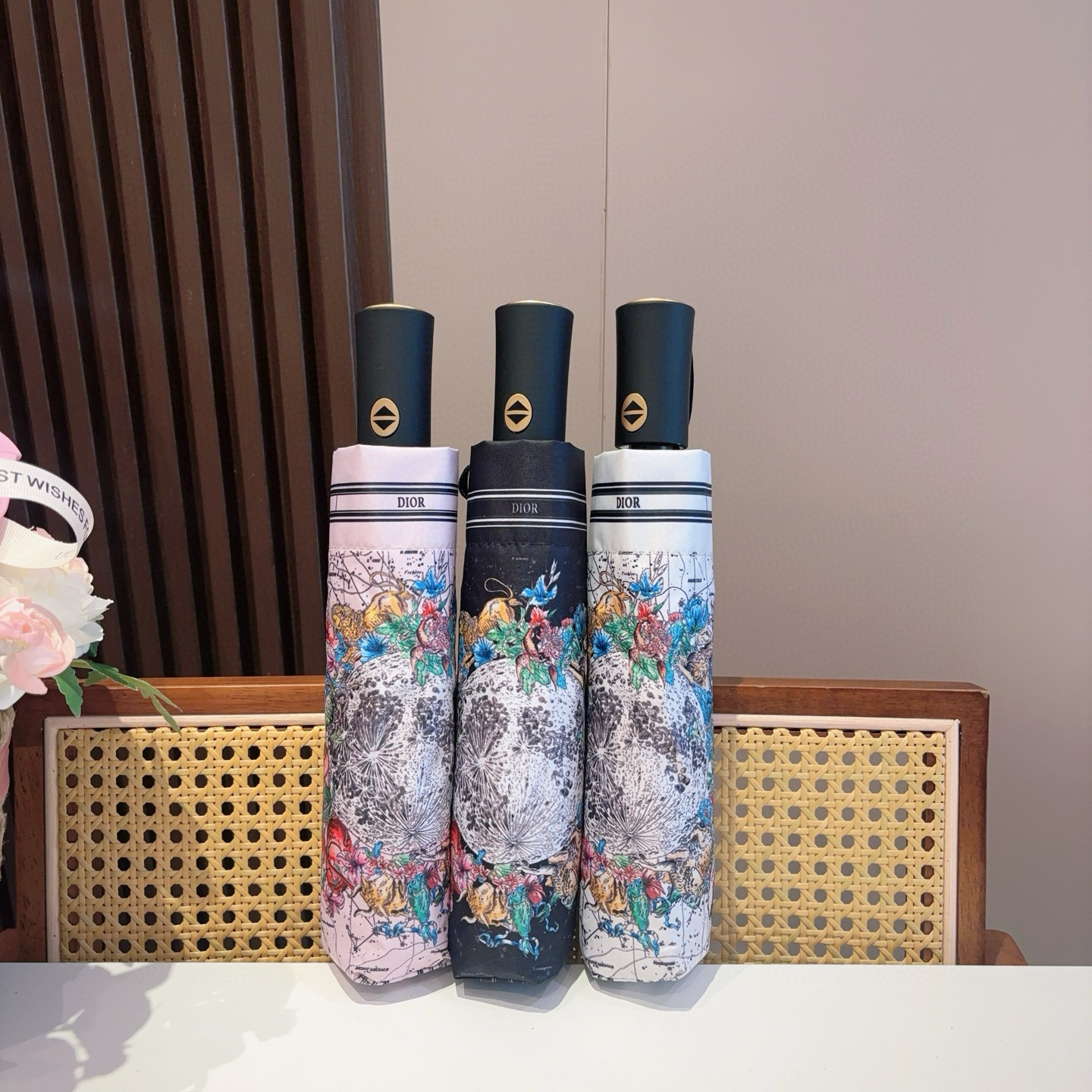  DIOR（迪奥）三折自动折叠晴雨伞  时尚原单代工品质 细节精致 看得见的品质 打破一成不变 色泽纯正