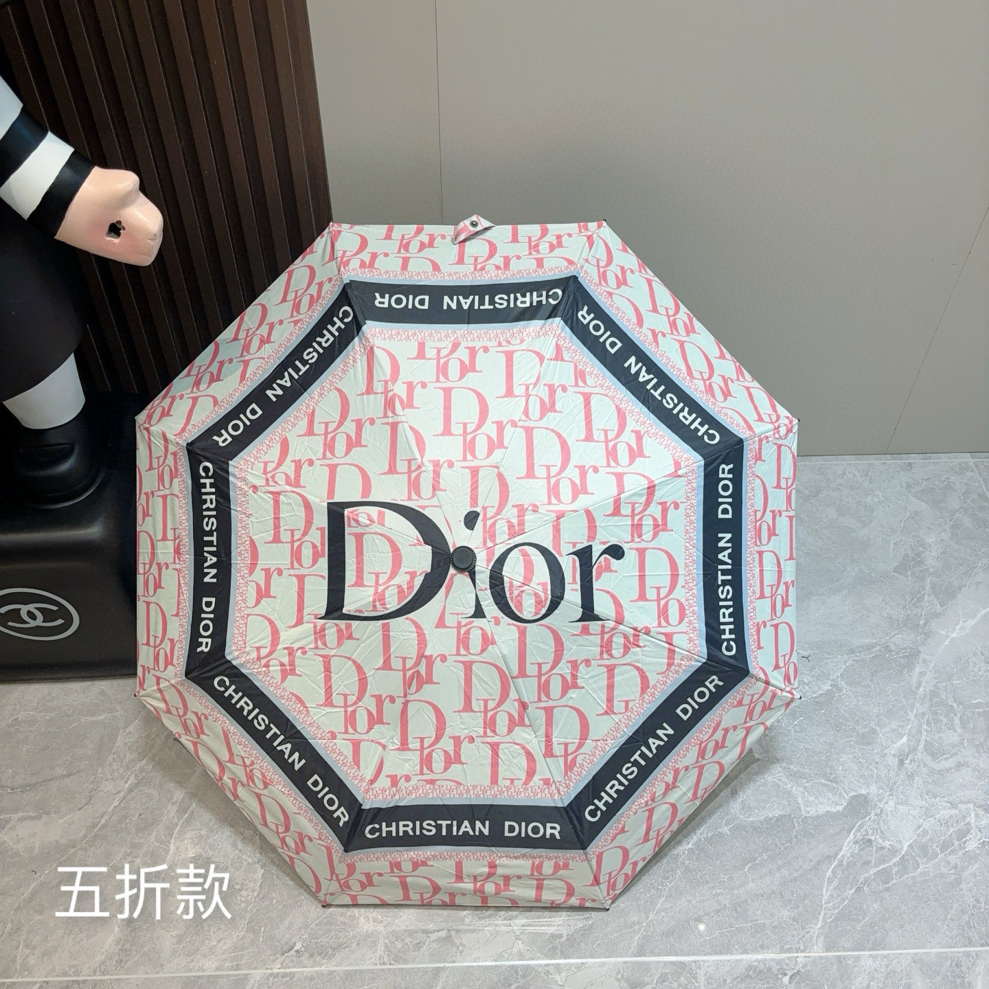  DIOR （迪奥） 五折手开折叠伞 超轻口袋 仅18cm  热卖款 时尚指数爆表 无论晴天雨天使用都相