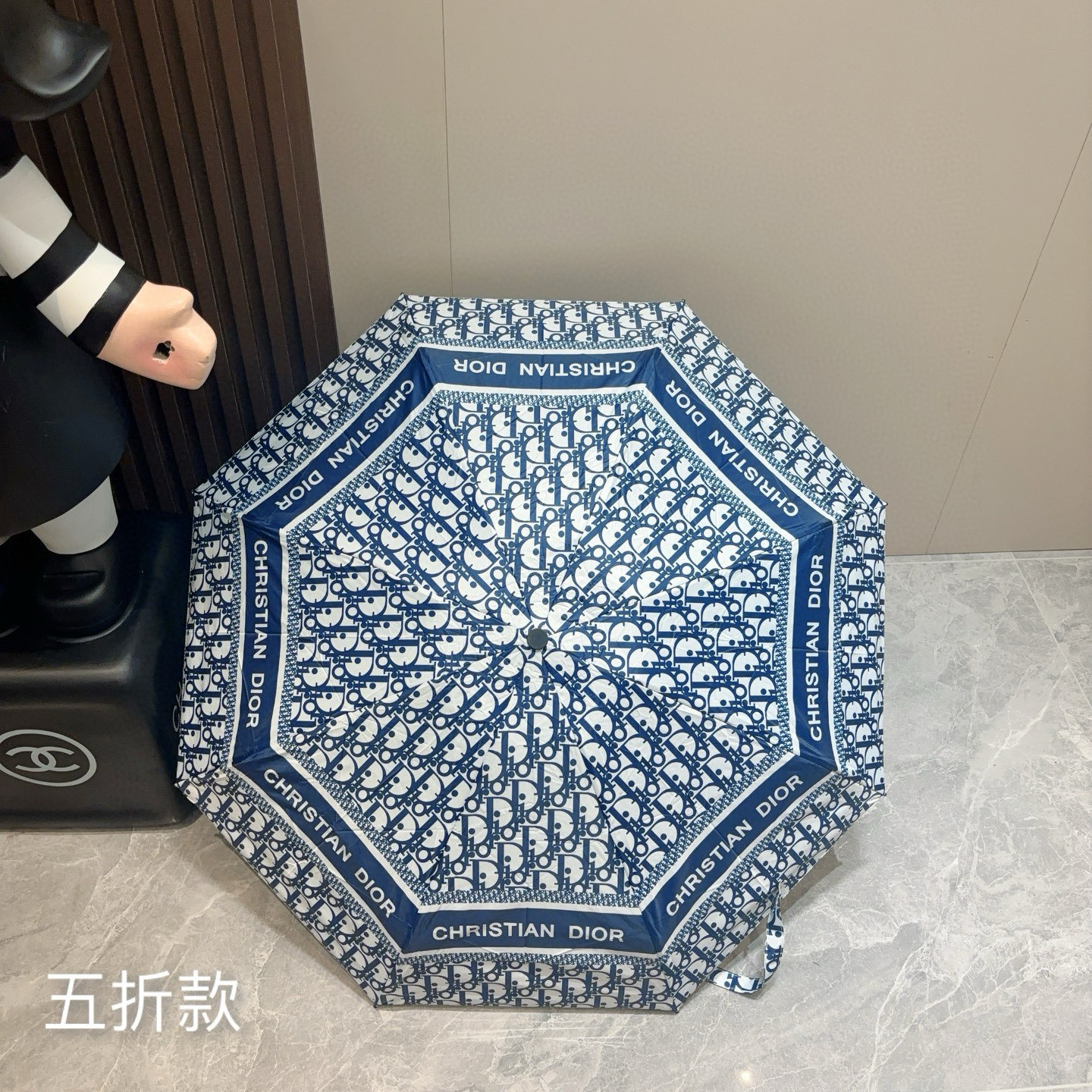  DIOR （迪奥） 五折手开折叠伞 超轻口袋 仅18cm  热卖款 时尚指数爆表 无论晴天雨天使用都相