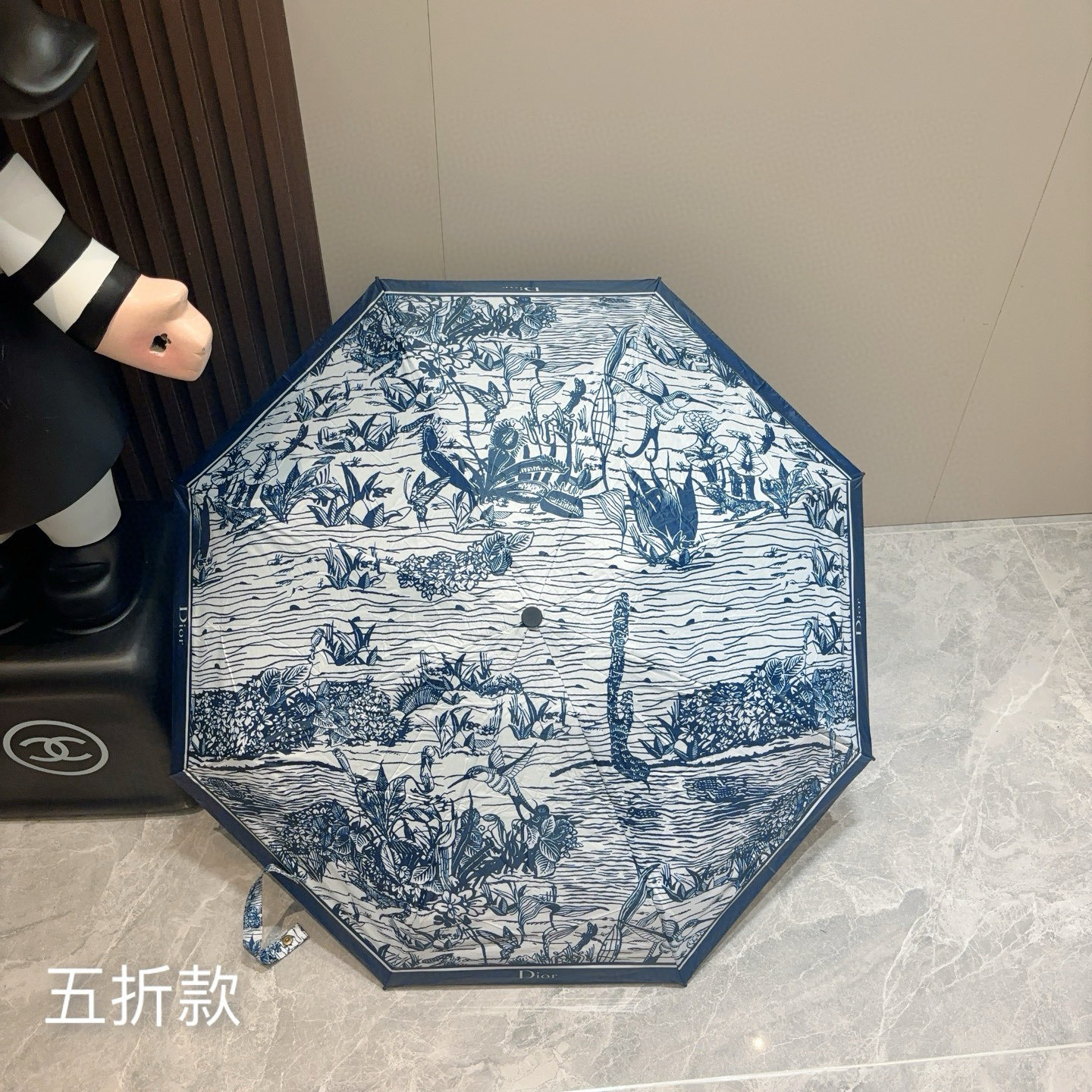  DIOR （迪奥） 五折手开折叠伞 超轻口袋 仅18cm  热卖款 时尚指数爆表 无论晴天雨天使用都相