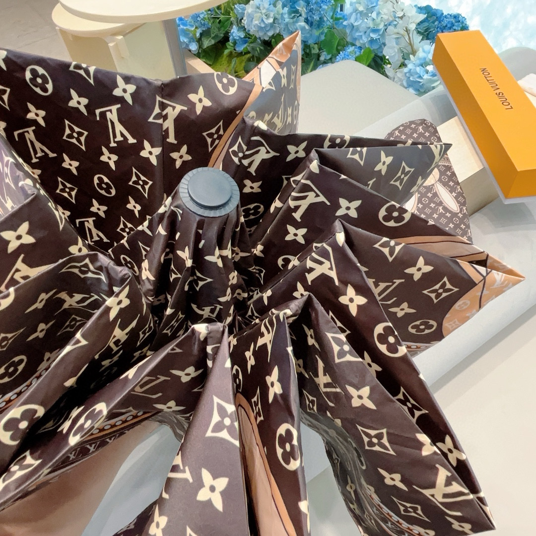  LOUIS VUITTON （路易威登）兔子logo 三折自动折叠晴雨伞 新涂层技术深色伞面 拥有令人