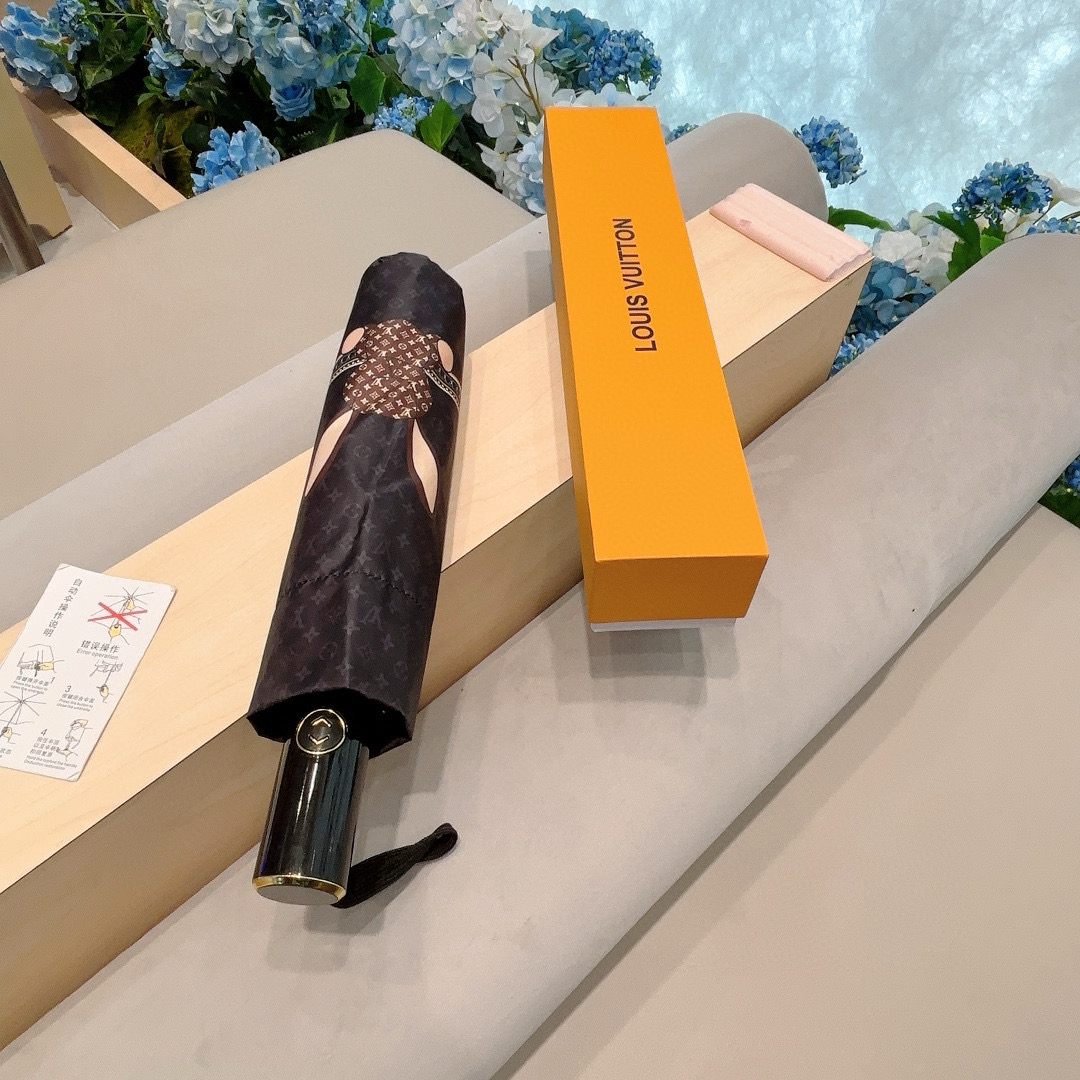  LOUIS VUITTON （路易威登）兔子logo 三折自动折叠晴雨伞 新涂层技术深色伞面 拥有令人