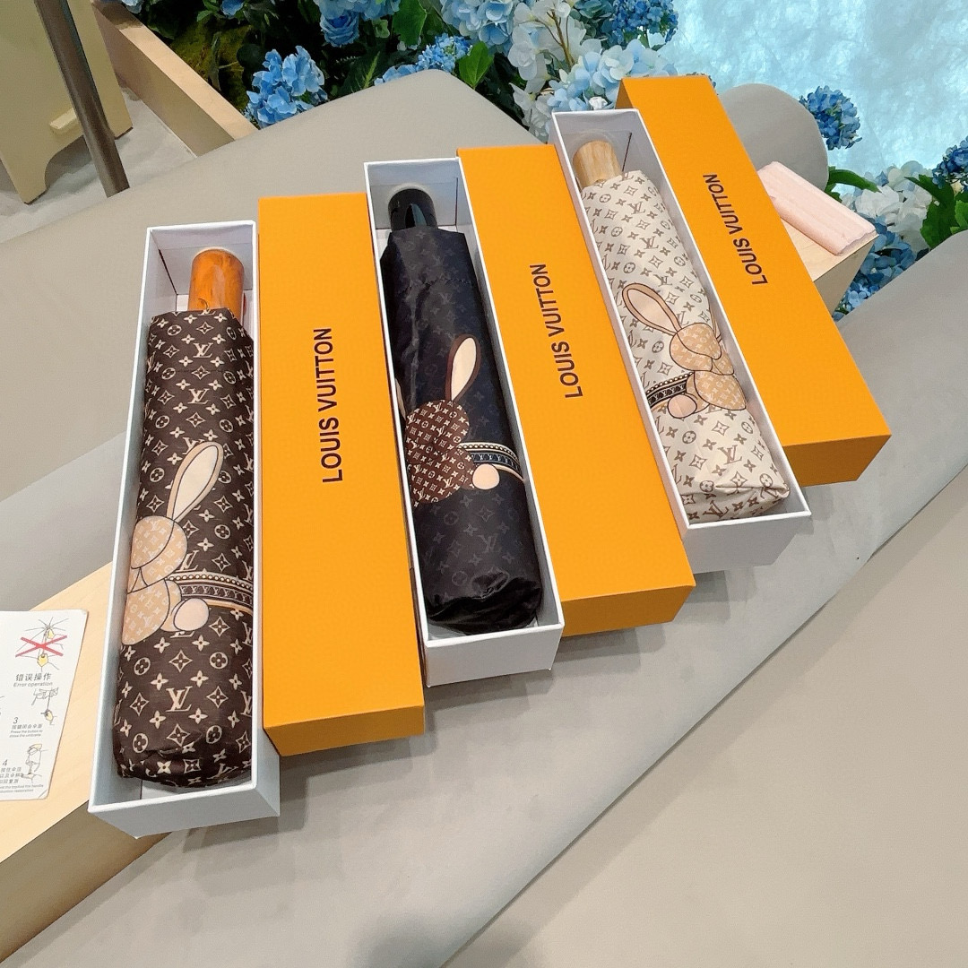  LOUIS VUITTON （路易威登）兔子logo 三折自动折叠晴雨伞 新涂层技术深色伞面 拥有令人