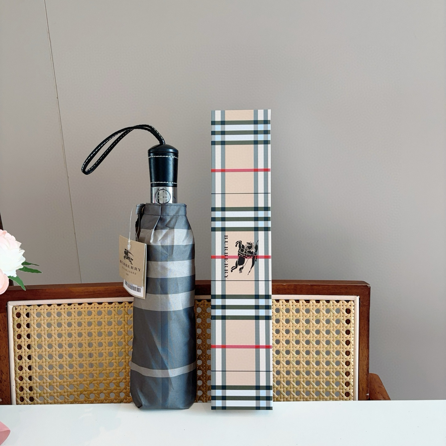  BURBERRY（巴宝莉） 三折自动折叠晴雨伞 年度巅峰之作 经典 高雅 时髦 这就是被称为英国BUR